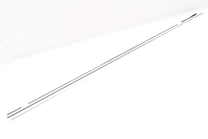 Outer Door Window Slot Seal / Trim 7L6837476G main product photo