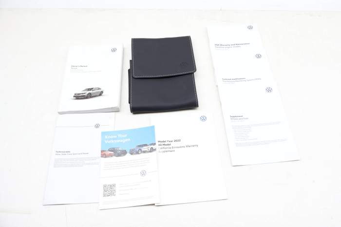 2022 Owners Manual (Passat) main product photo