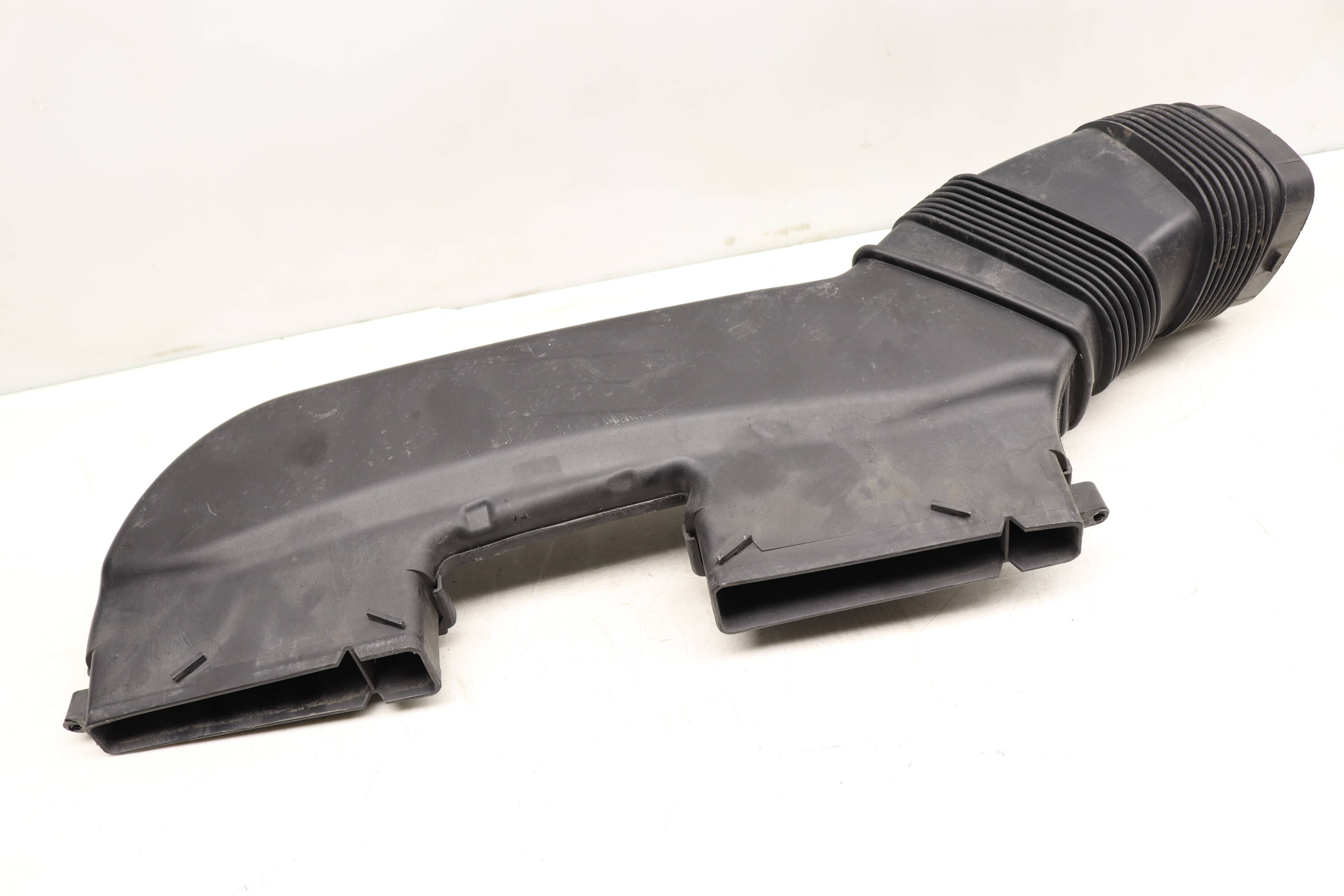 ちい BMW Engine Air Filter Housing / Box (Lower) 13717536531