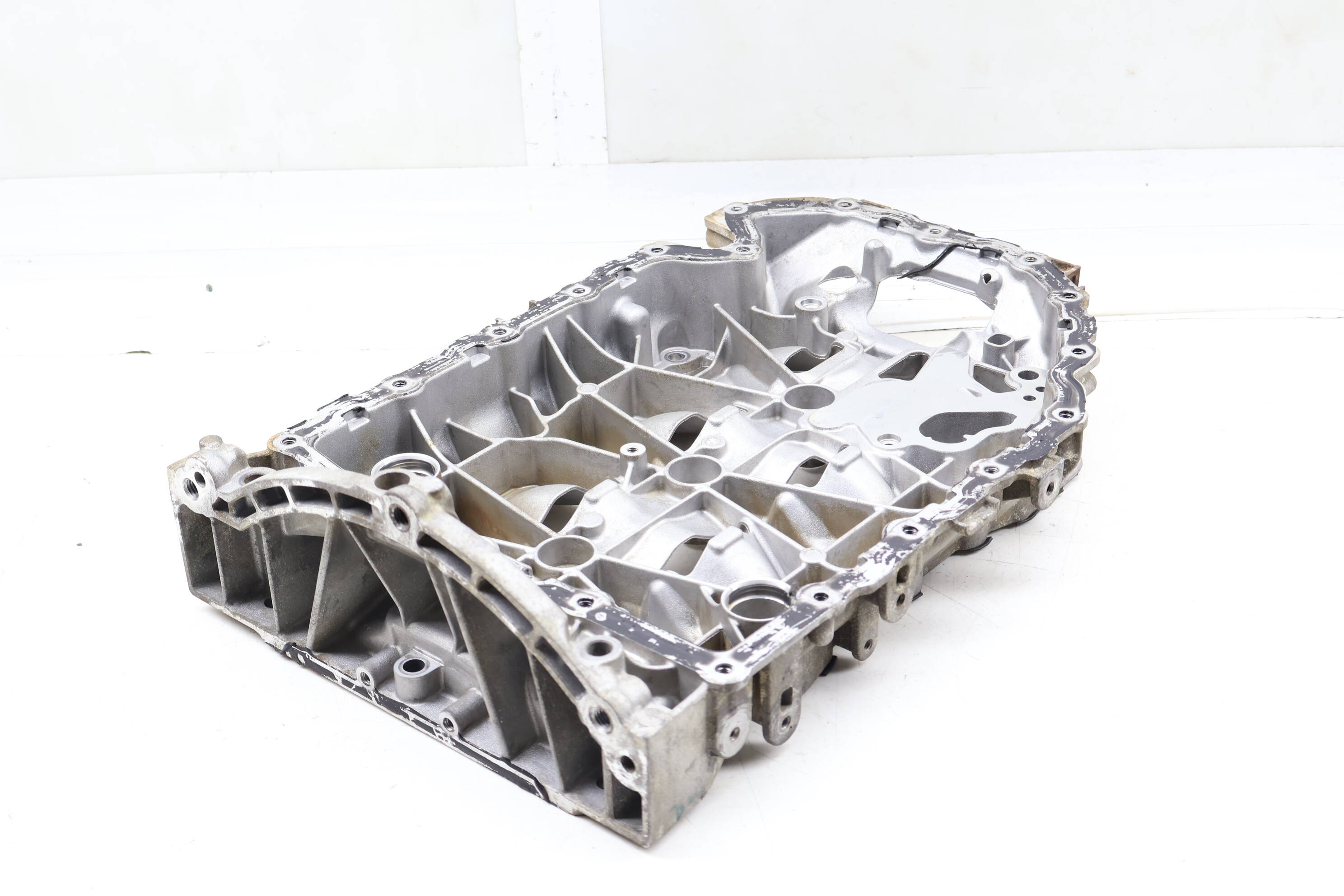 Upper Engine Oil Pan / Sump 06K103603CT