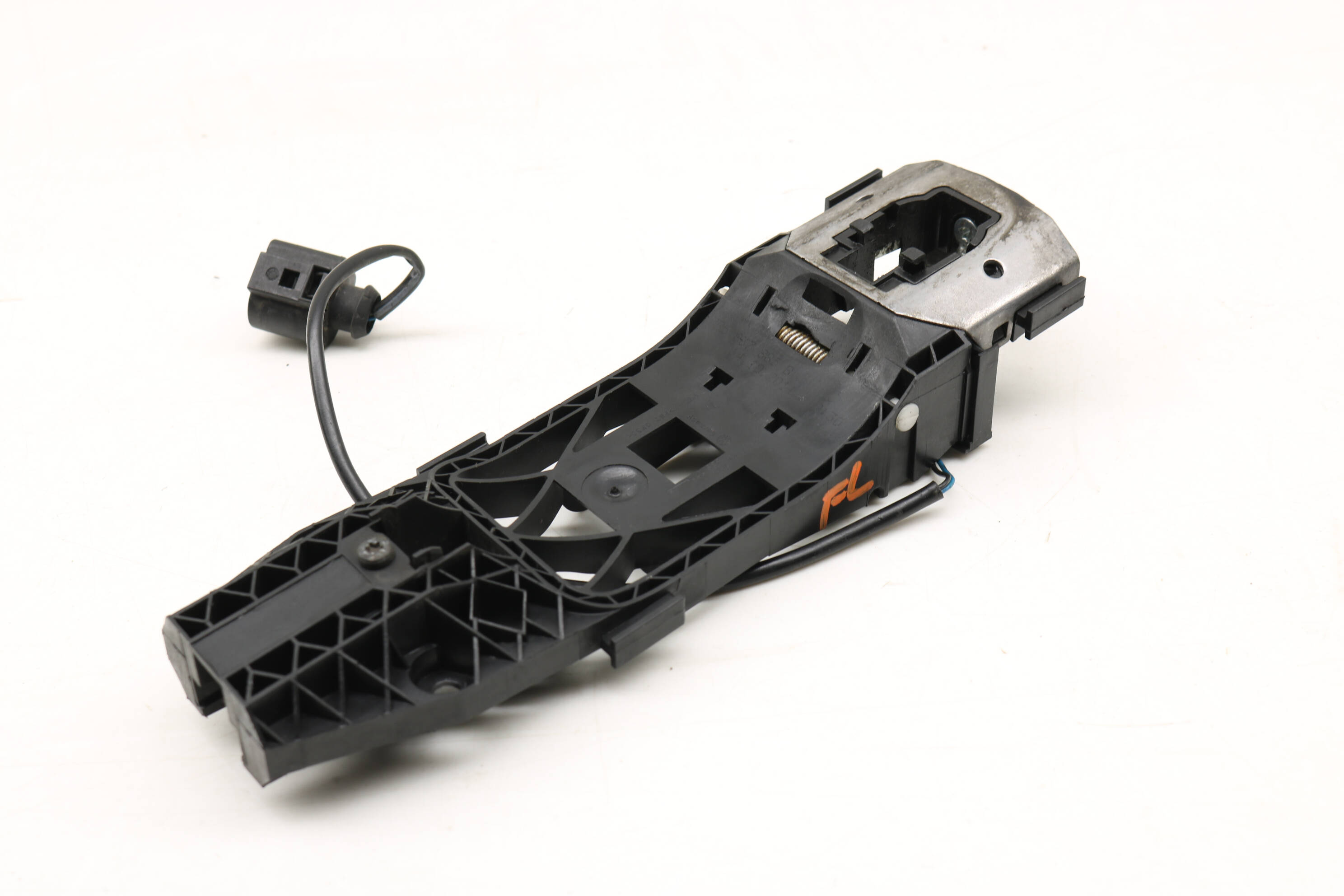 Exterior Door Handle Bracket 7P5837885B 95853188502