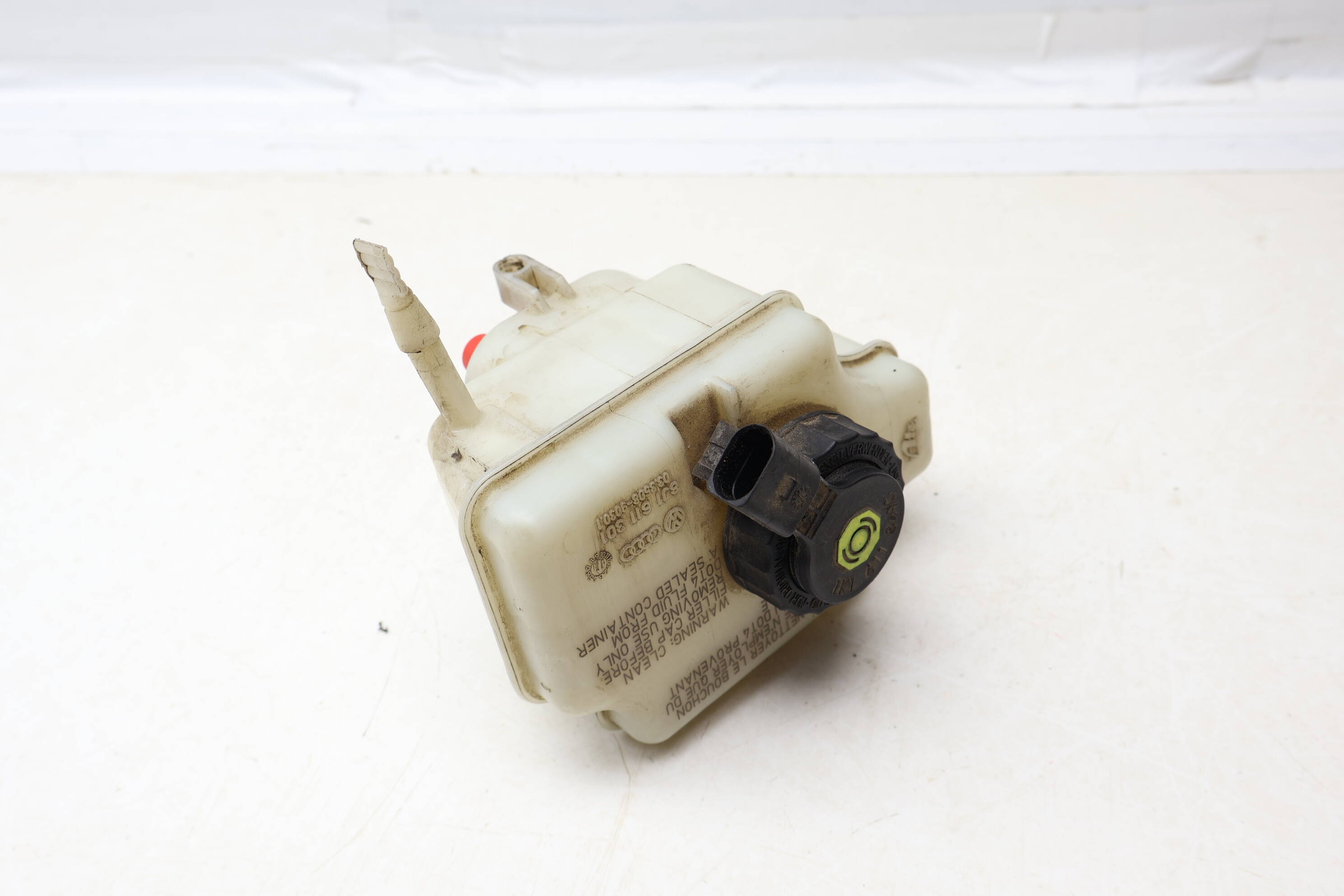 Brake Fluid Reservoir / Tank 8J1611301