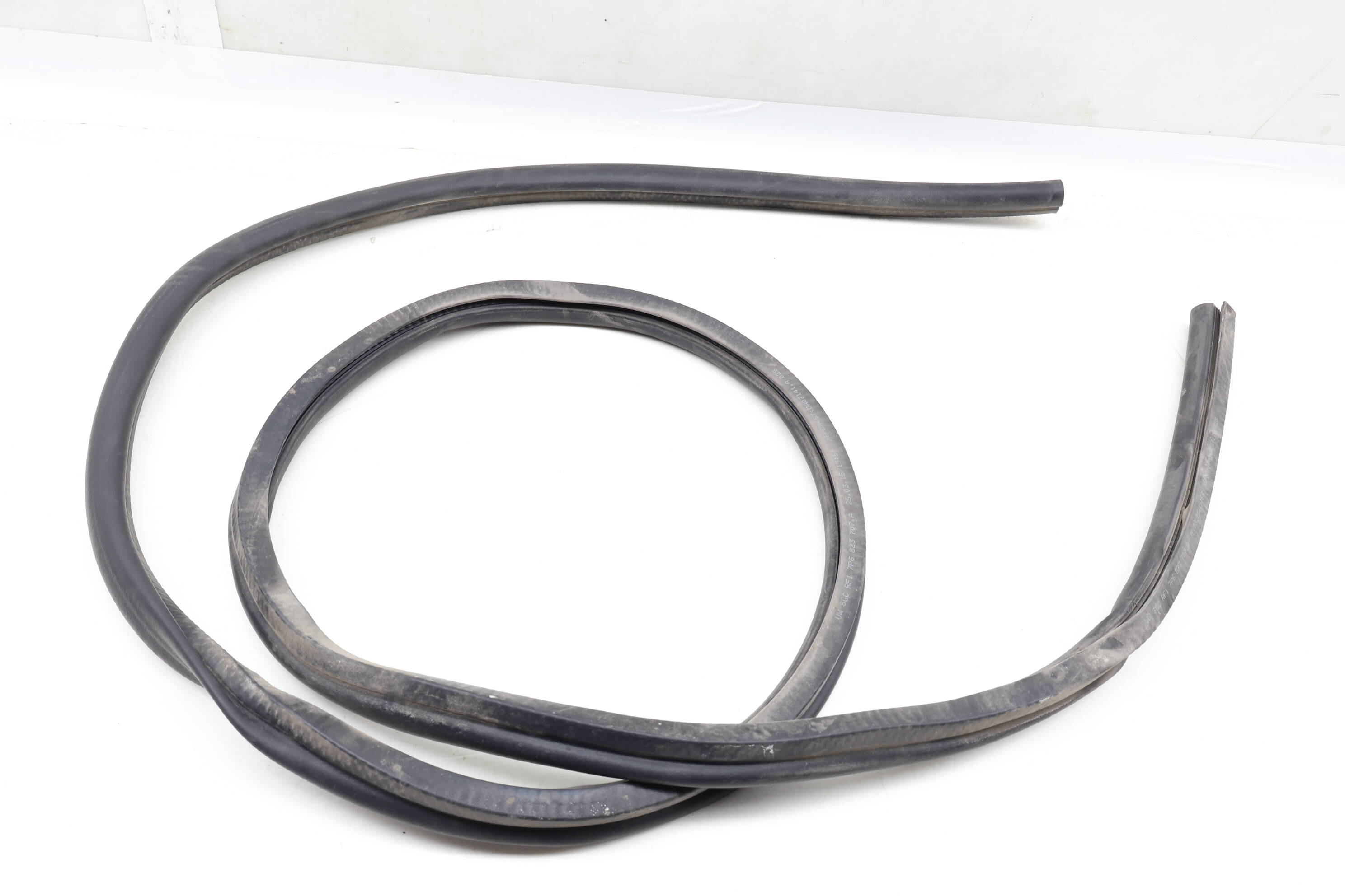 Engine Bay Hood Seal / Weather Stripping 7P6823707A