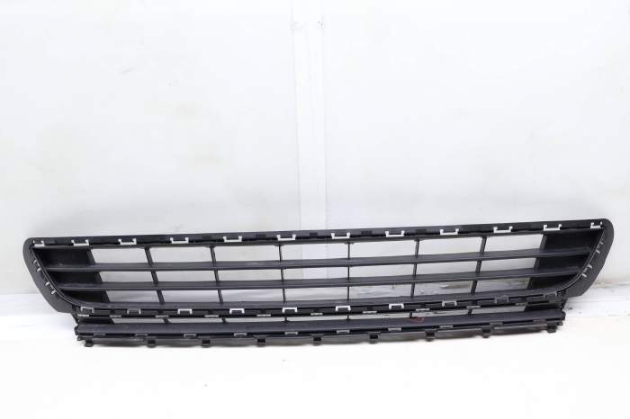 Lower Bumper Grille (Center) 5GM853677 main product photo