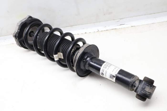 Strut / Shock Absorber Assembly 33526871801 main product photo