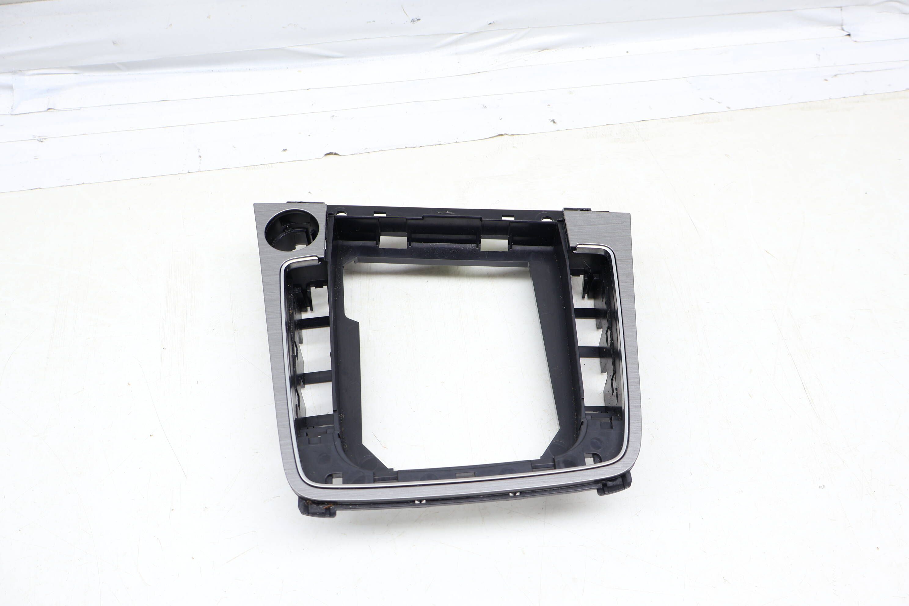 Center Console / Shifter Trim 5GM864263A