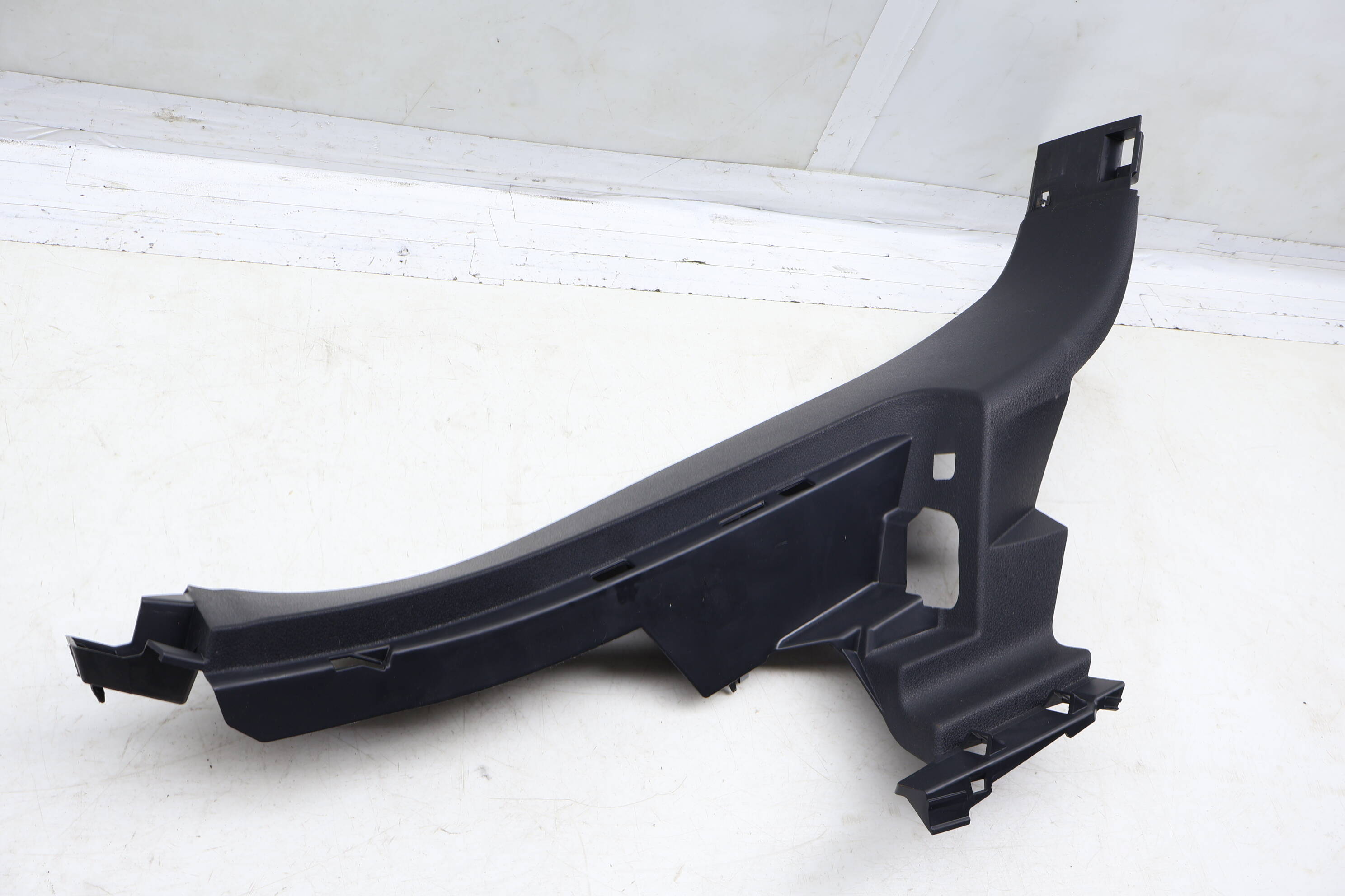 Lower Exterior Pillar Trim / Panel 4M8867767