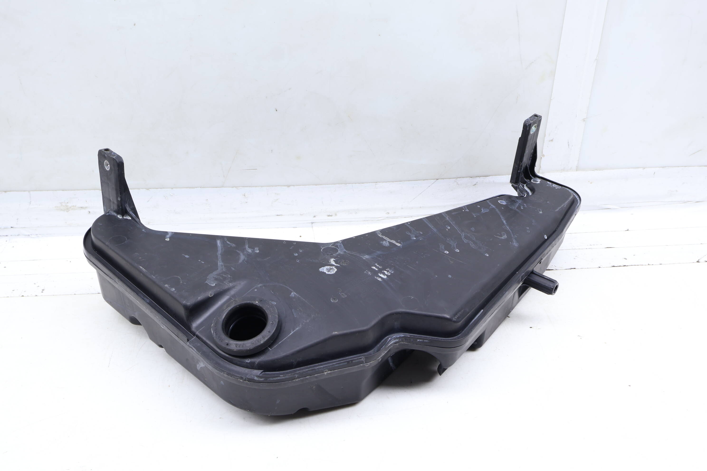 Windshield Washer Reservoir / Tank 8R0955453C