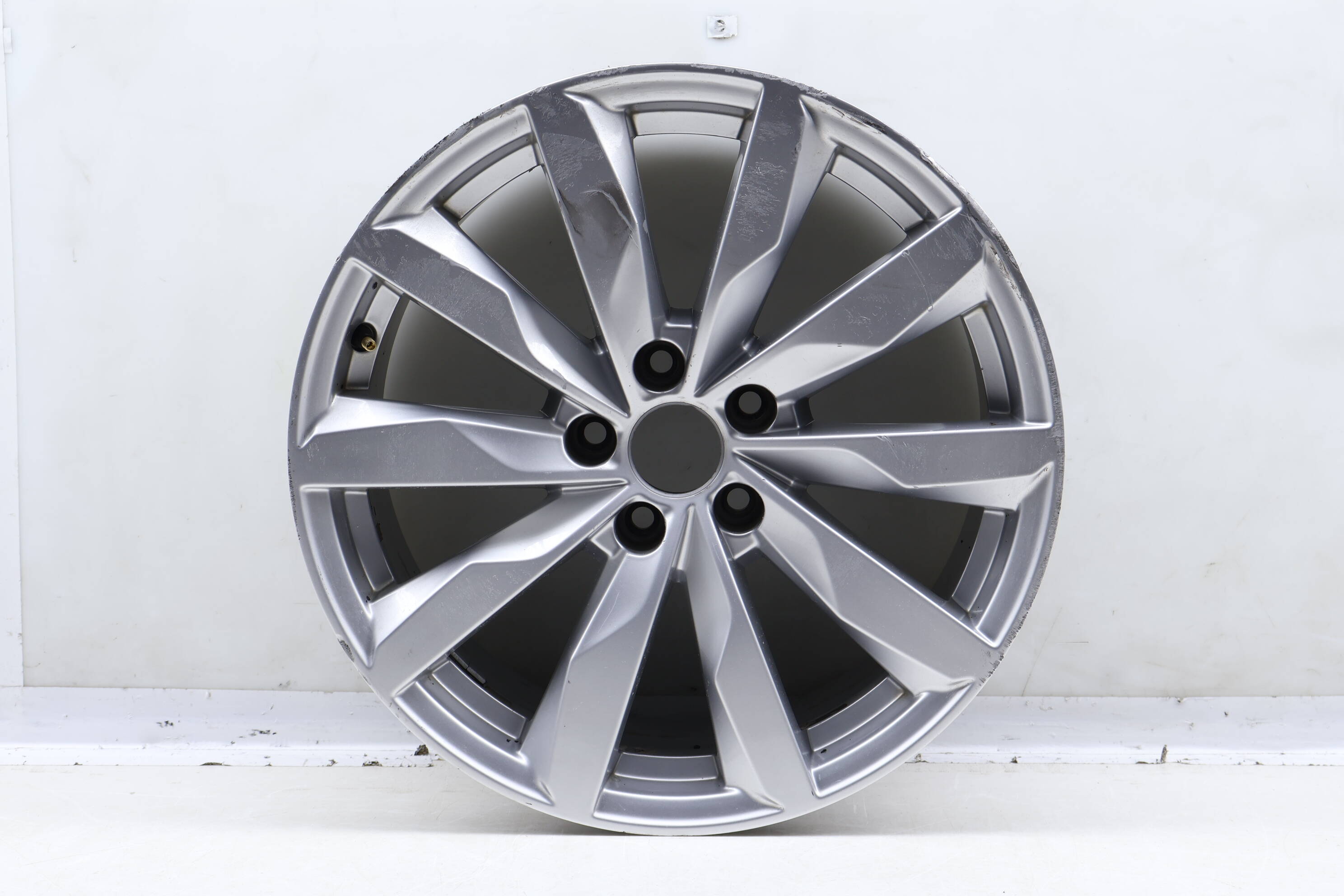 18" Inch Alloy Rim / Wheel (10-Spoke) 8W0601025AL