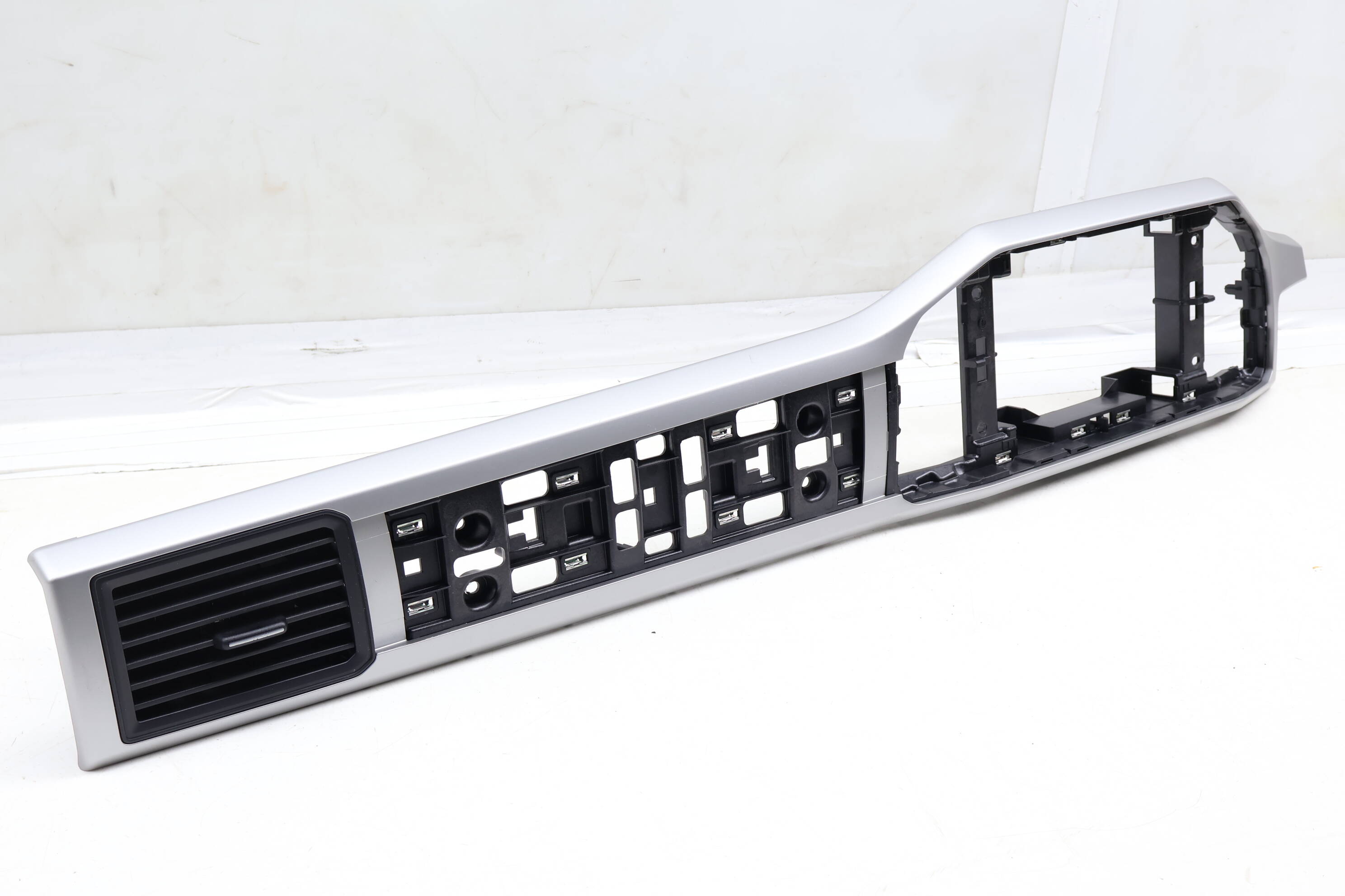 Dash&#x20;Trim&#x20;Panel&#x20;W&#x2F;&#x20;Air&#x20;Vent&#x20;3CN858416K