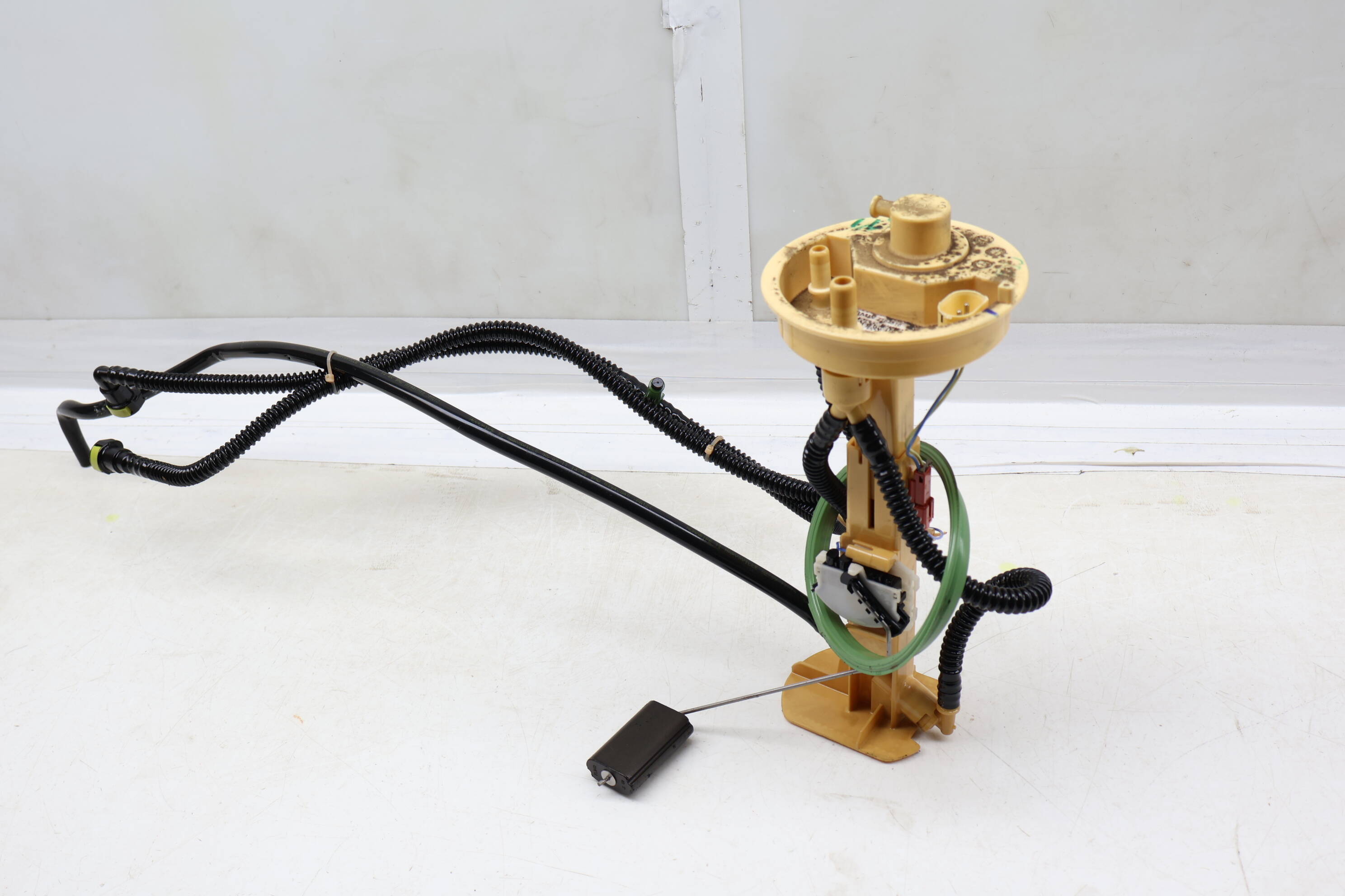 Fuel Gauge Level Sensor / Sending Unit (Diesel) 16117164316