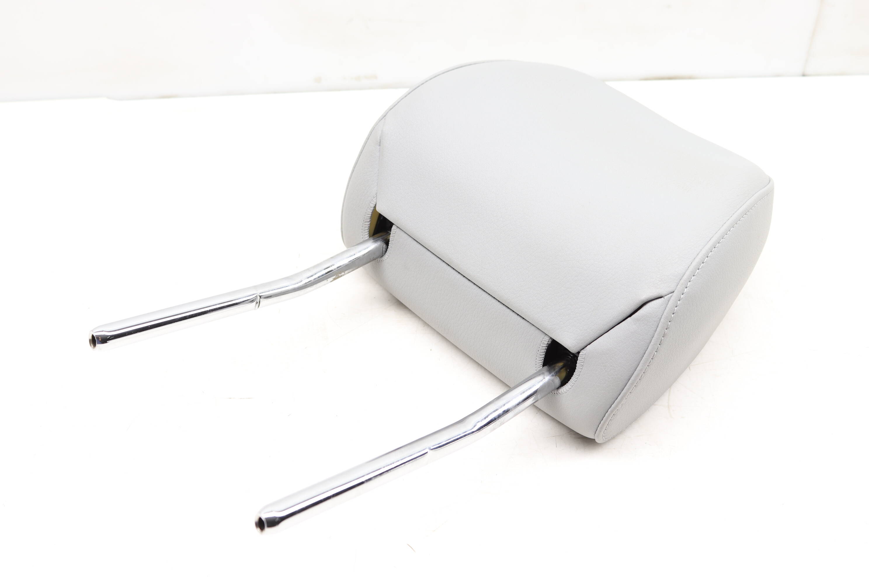 Headrest / Head Rest 8K0881901AT