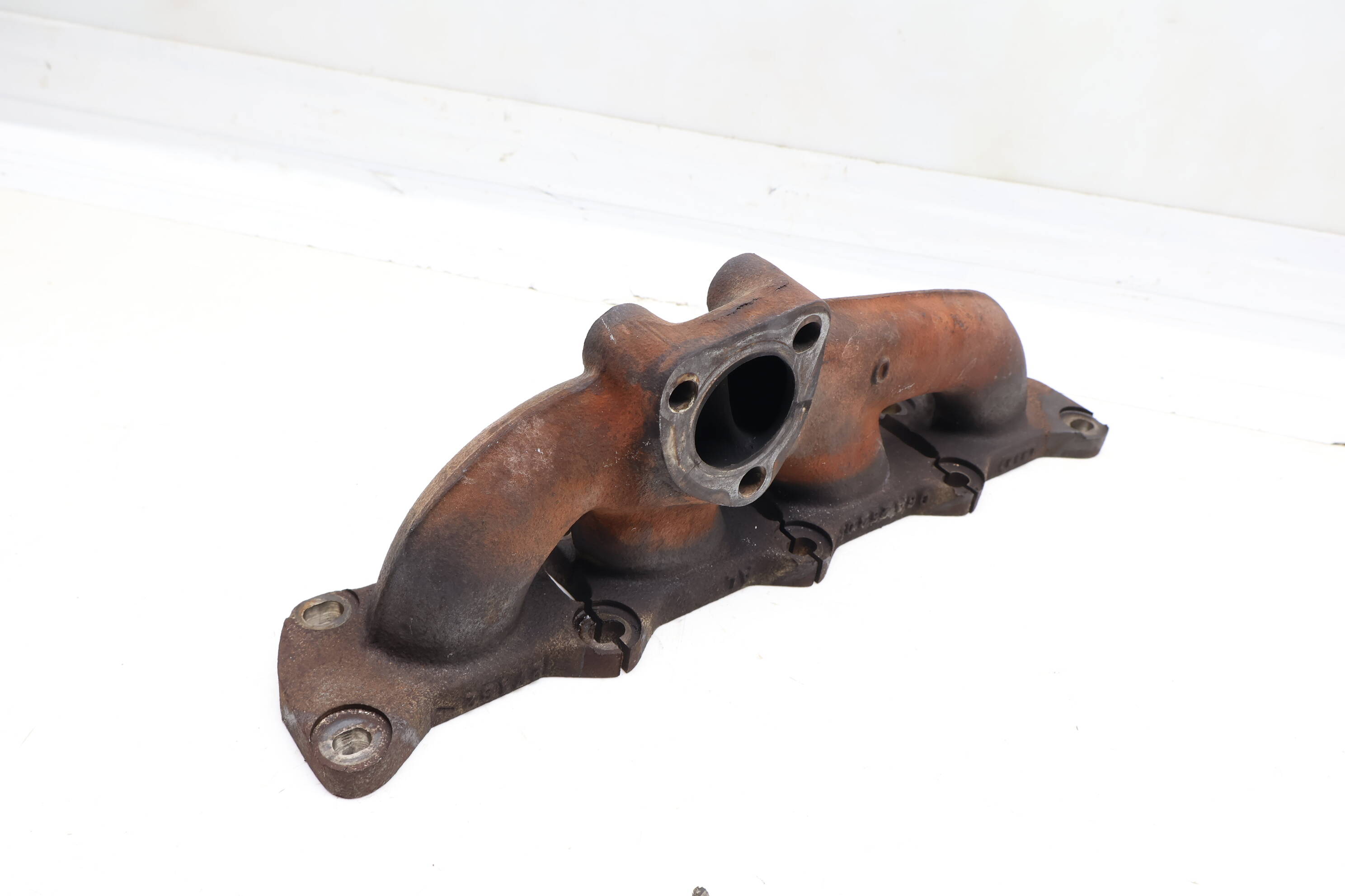 Exhaust Manifold 06A253033AL