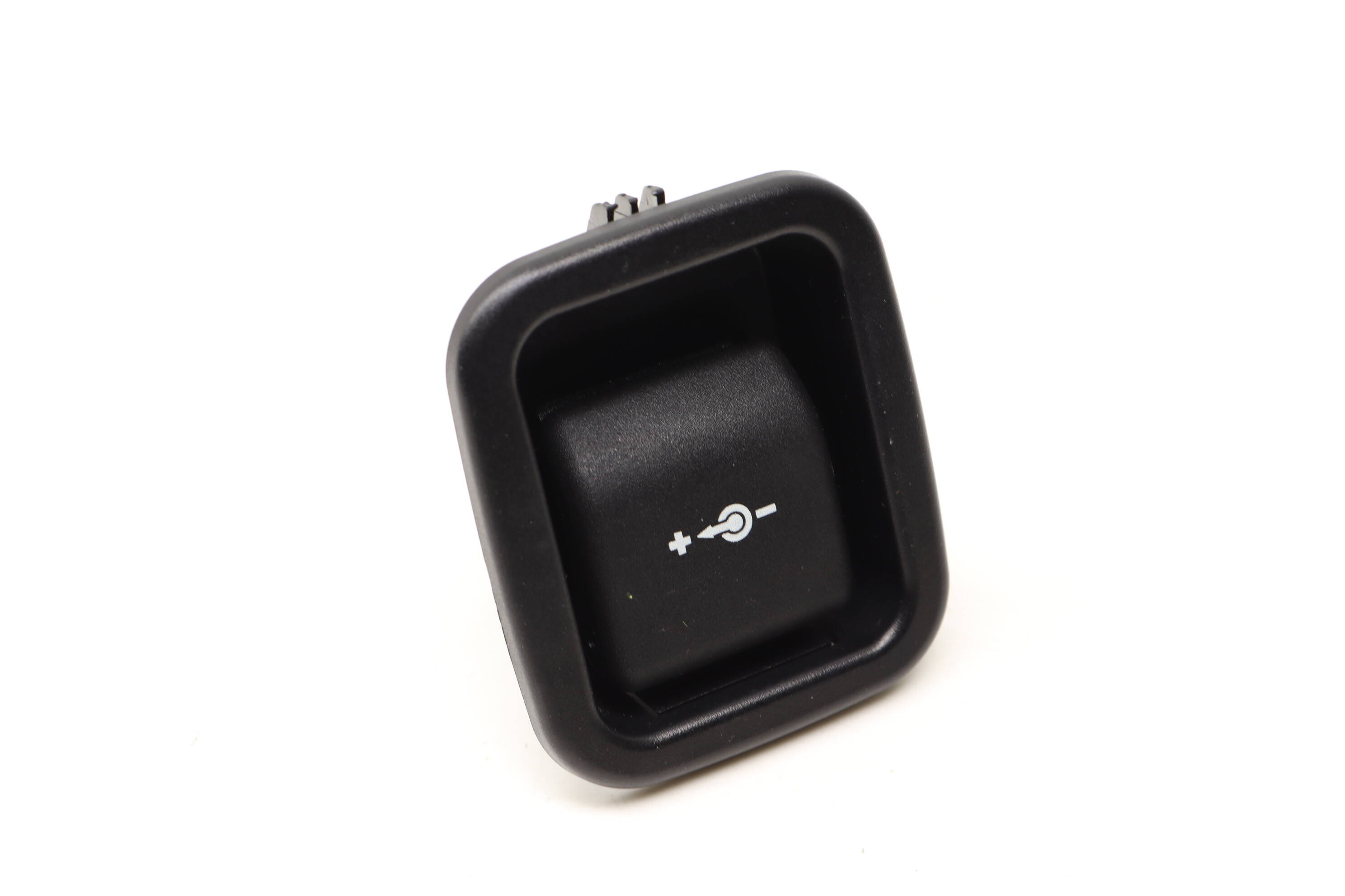 Power&#x20;Outlet&#x20;&#x2F;&#x20;Trim&#x20;61347143111