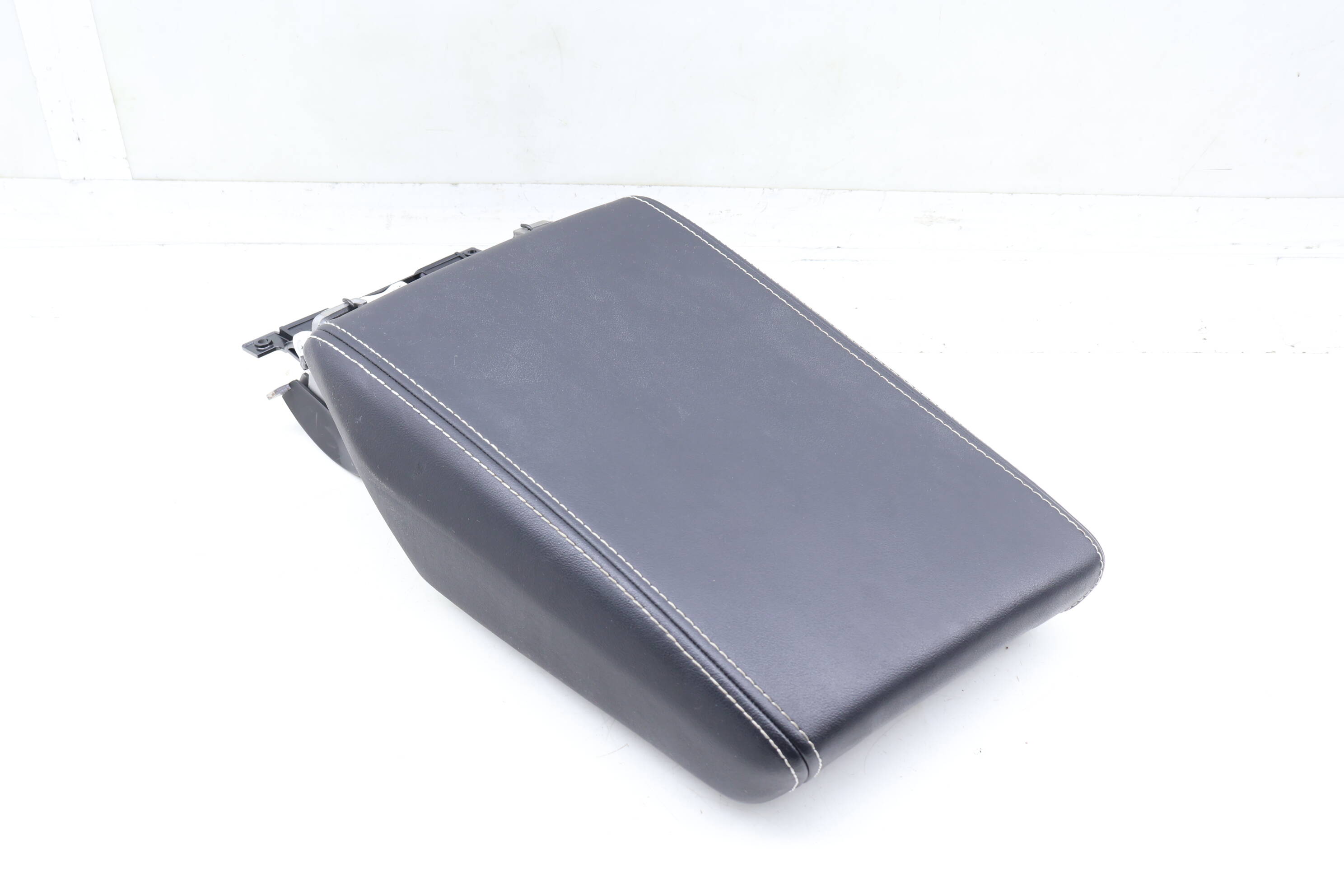 Center Armrest / Arm Rest 3CN864207D