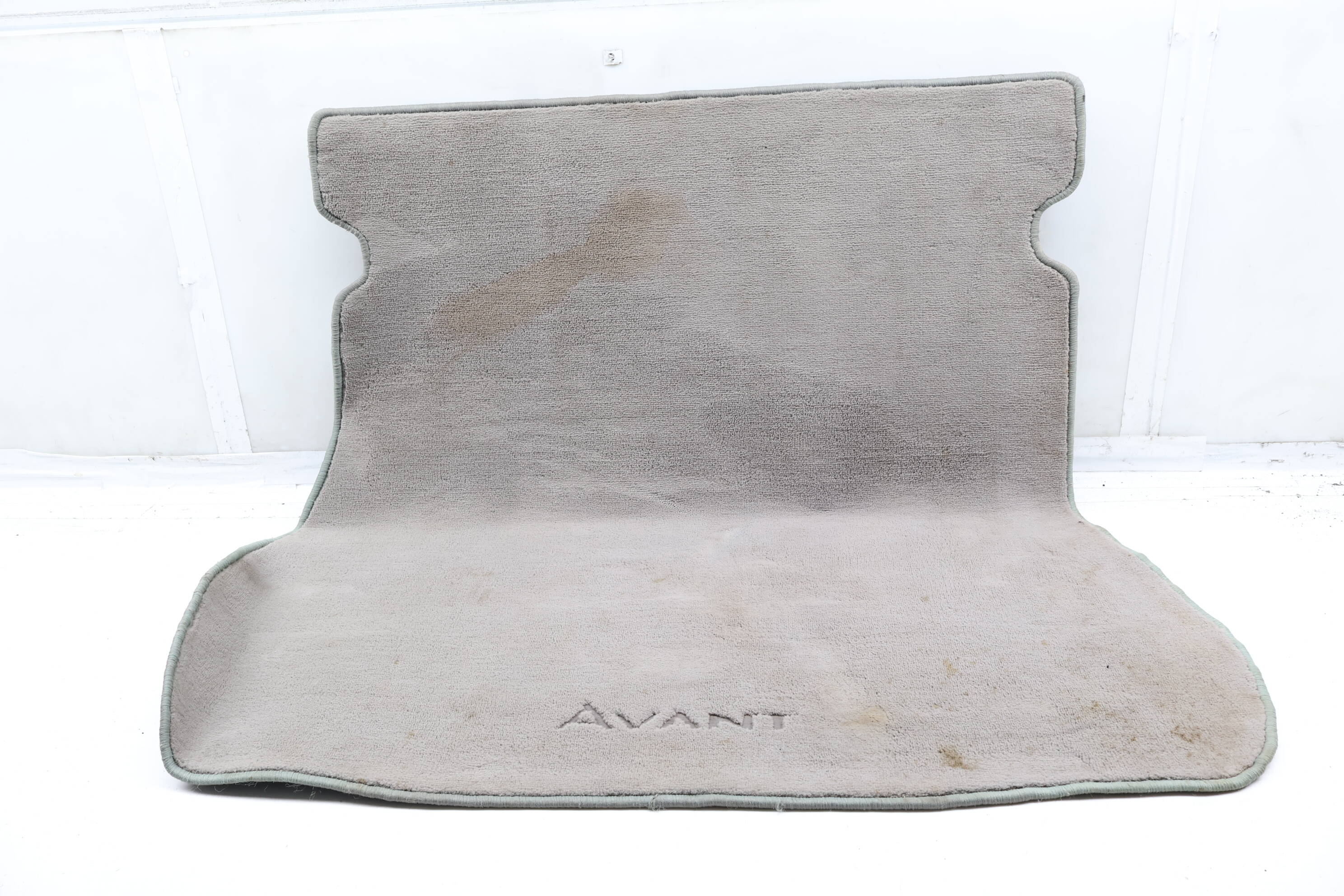 Avant Trunk Mat / Spare Tire Cover 8D9863462C