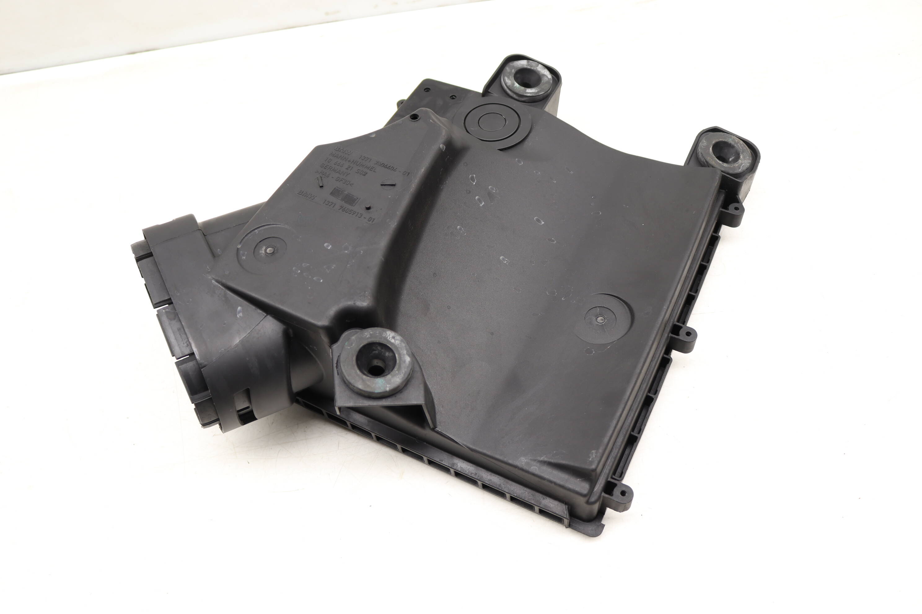 Engine Air Filter Box / Housing (Lower) 13717604404