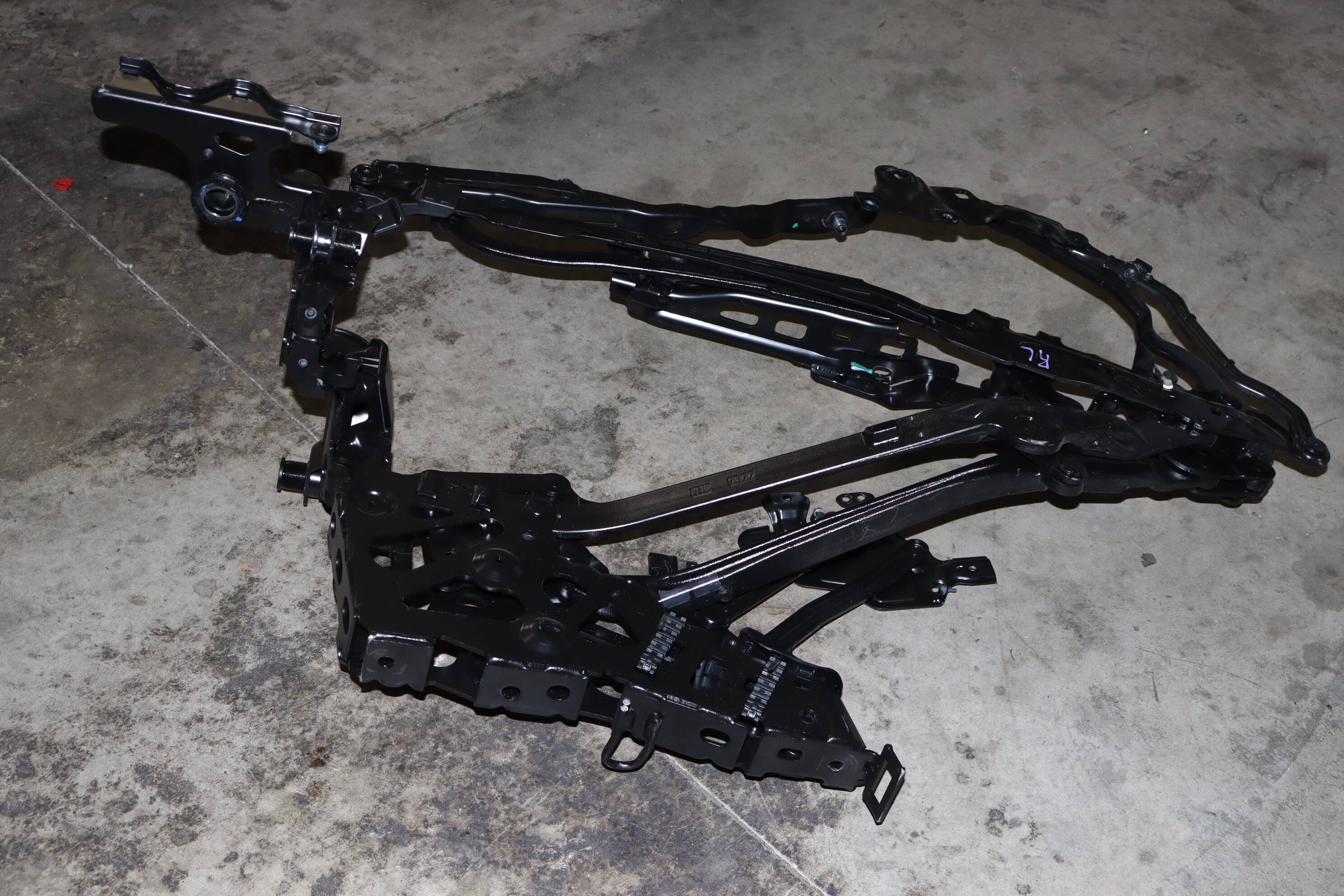 Convertible&#x20;Top&#x20;Hinge&#x20;Assembly&#x20;54377400552