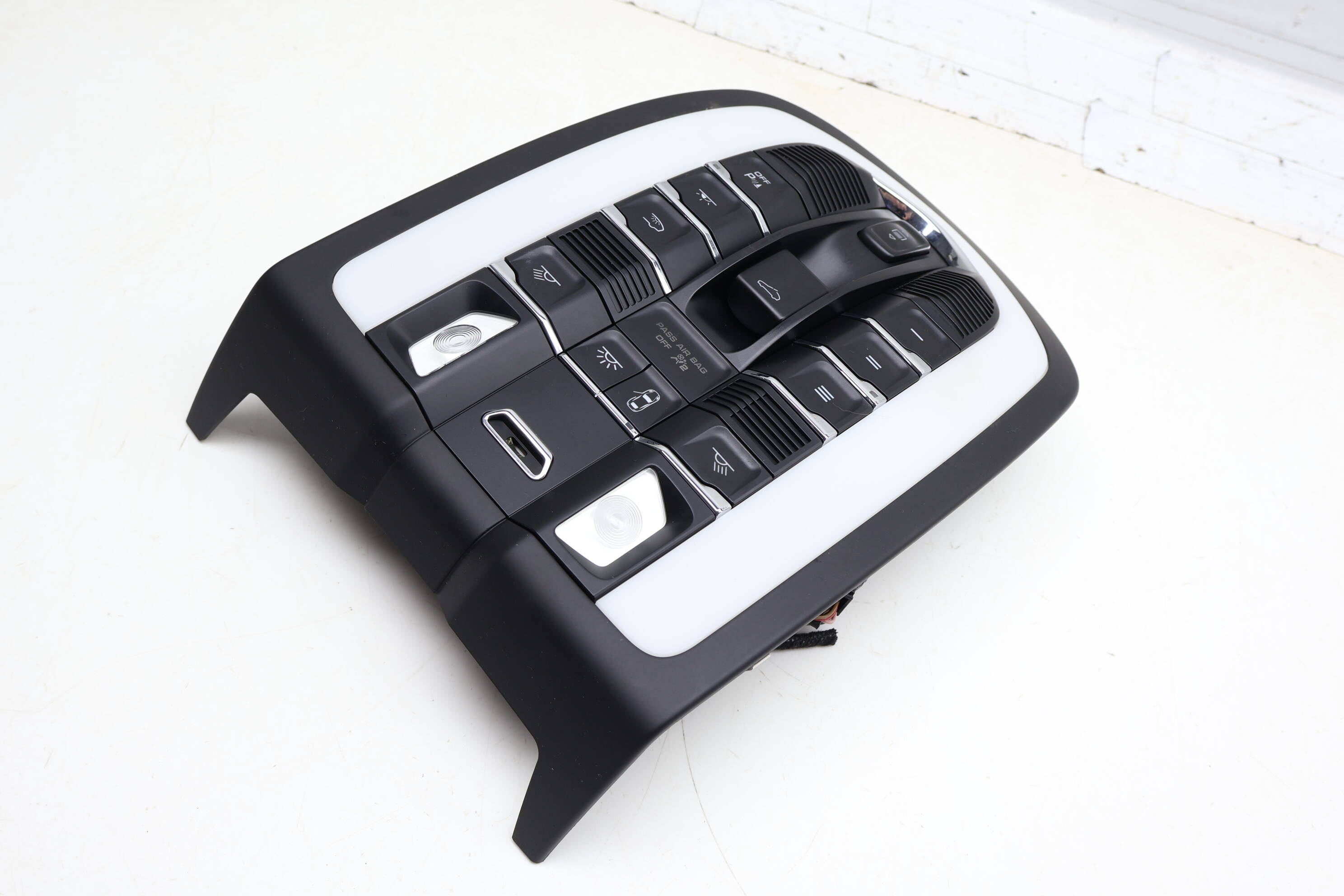 Dome Light / Overhead Console Switch Assembly 7PP959551GN