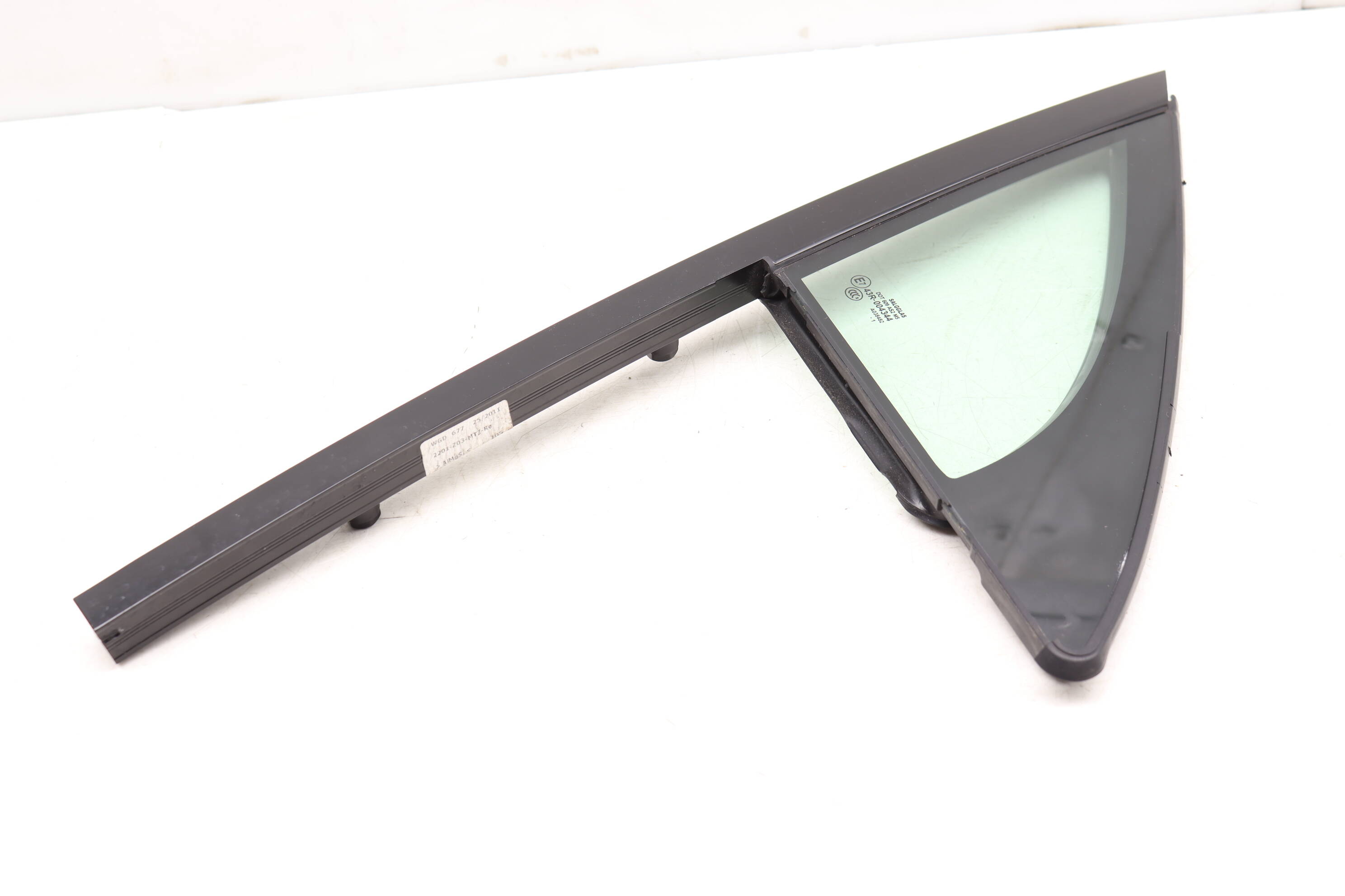 Door Quarter Window Glass / Seal 7P0845114D 95854231201