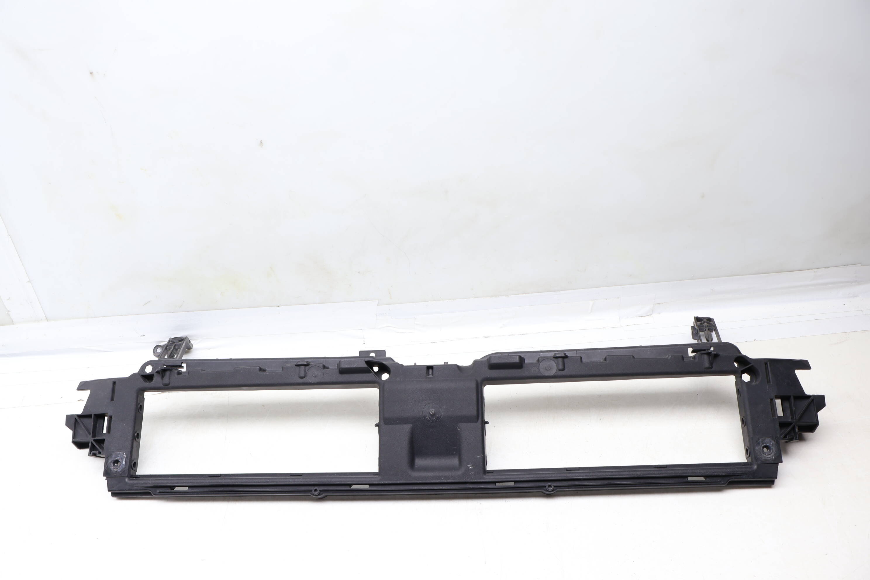 Bumper Mount Bracket (Center) 8W6807771