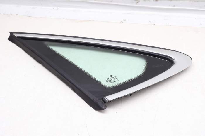 Side Quarter Window / Glass 561845297R main product photo