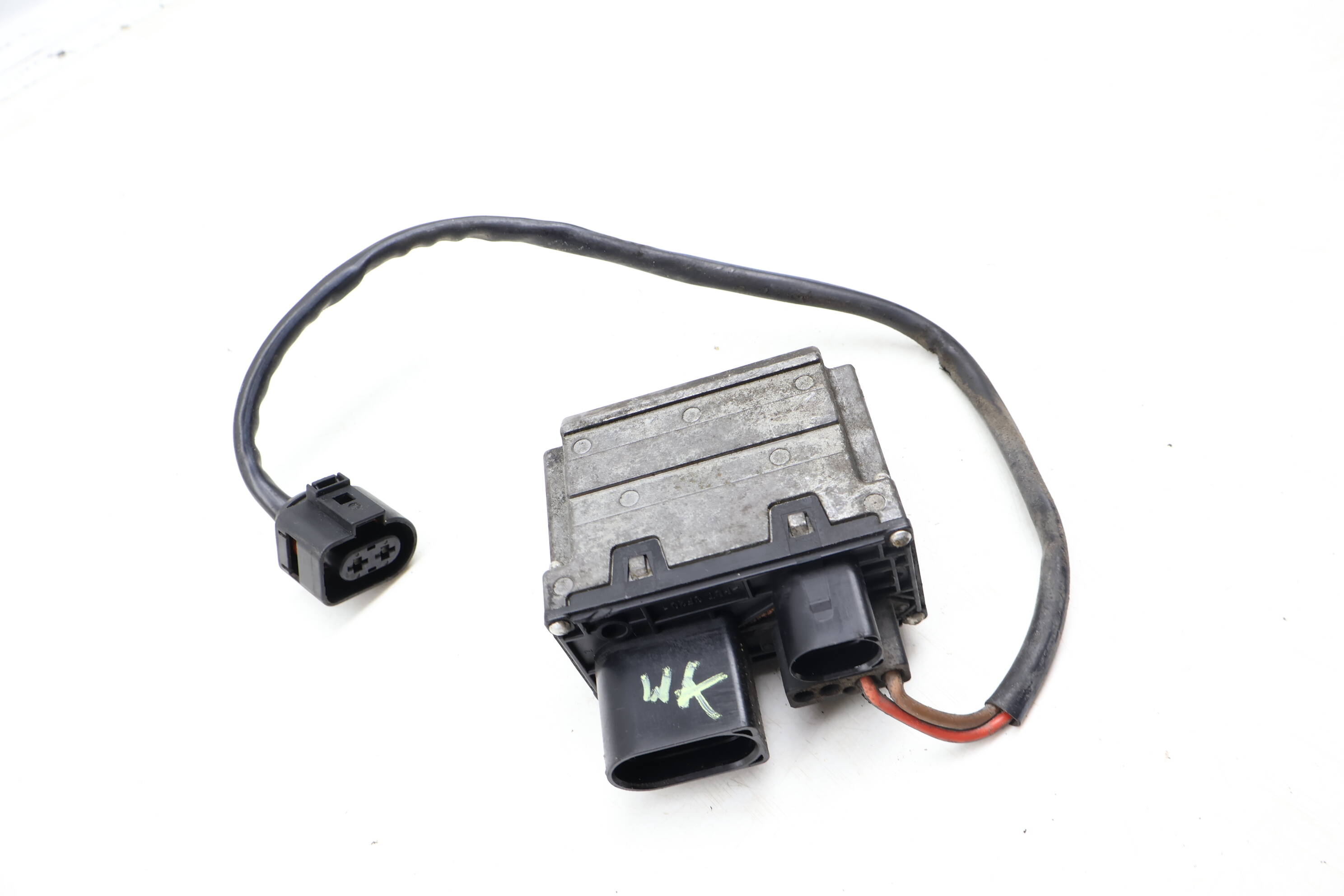 Radiator Cooling Fan Control Module 8D0959501A