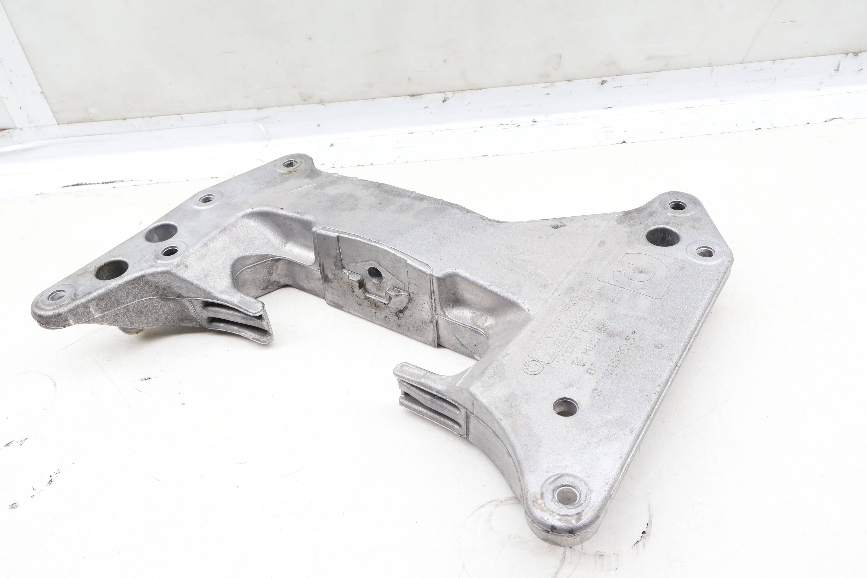 Transmission Mount Bracket / Crossmember 22319485331