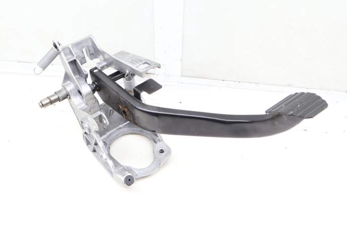Brake Pedal Assembly 35006778977 main product photo