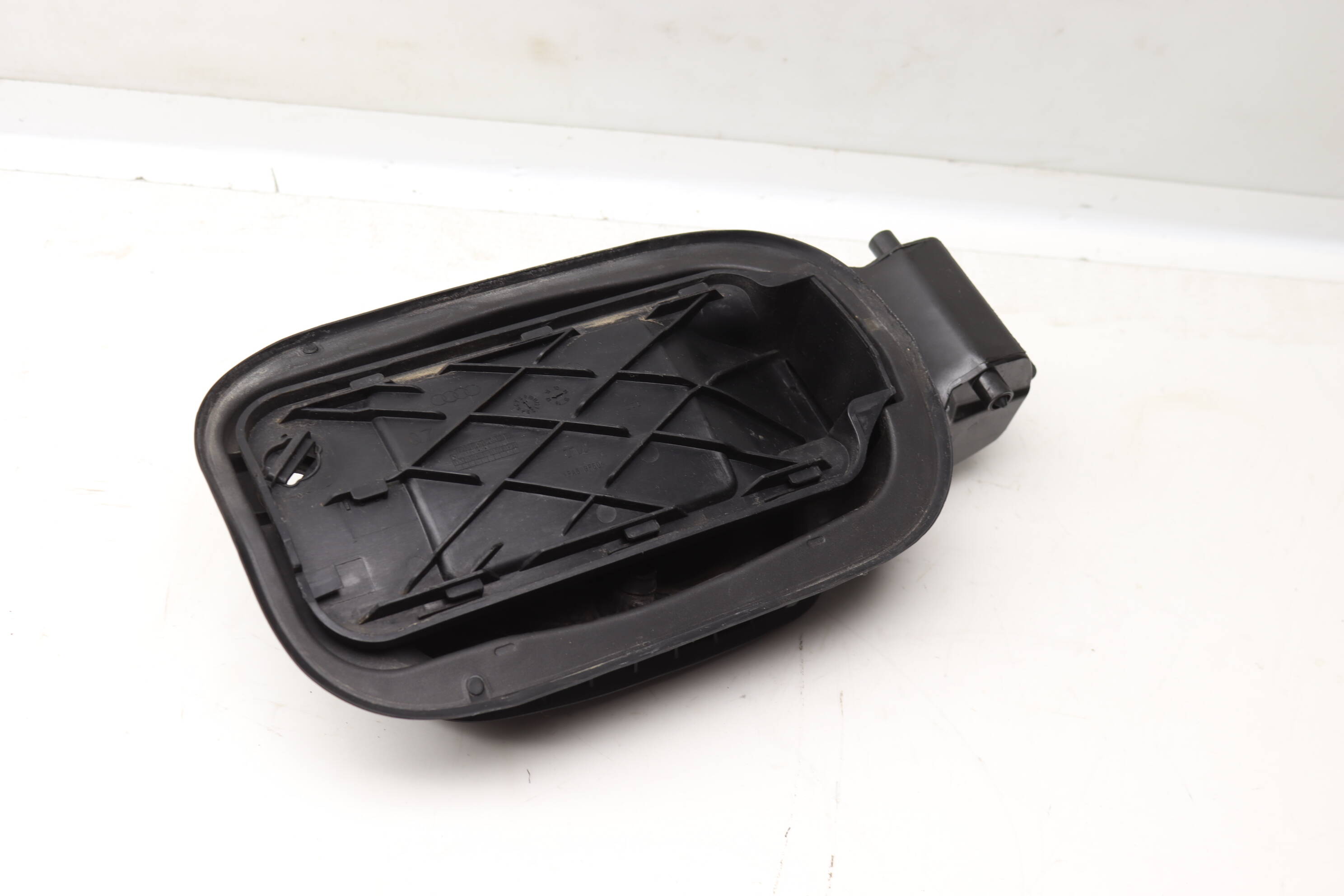 Gas / Fuel Filler Door Bracket 4M0809906D