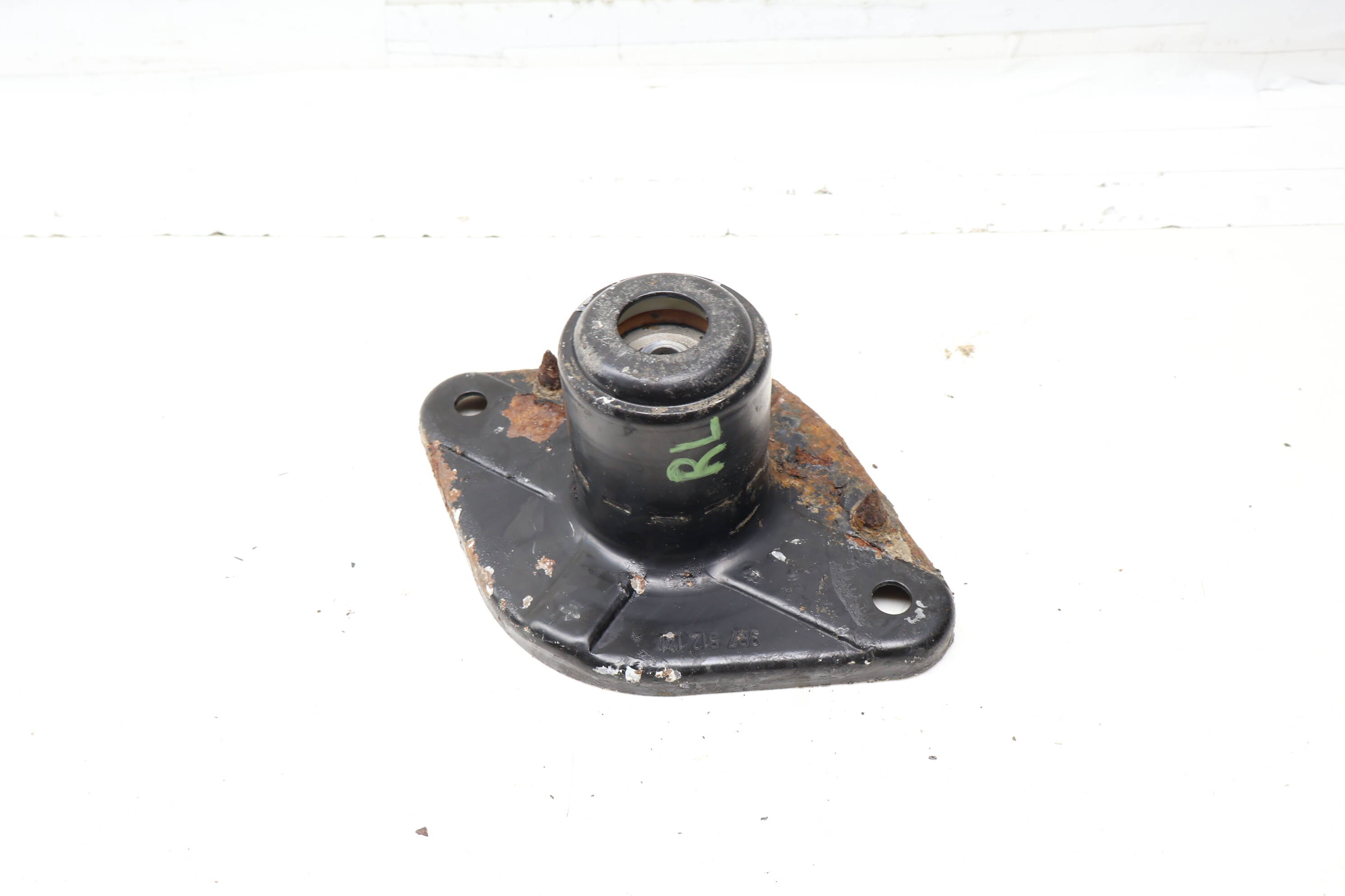 Upper Strut / Shock Mount 3B7512121
