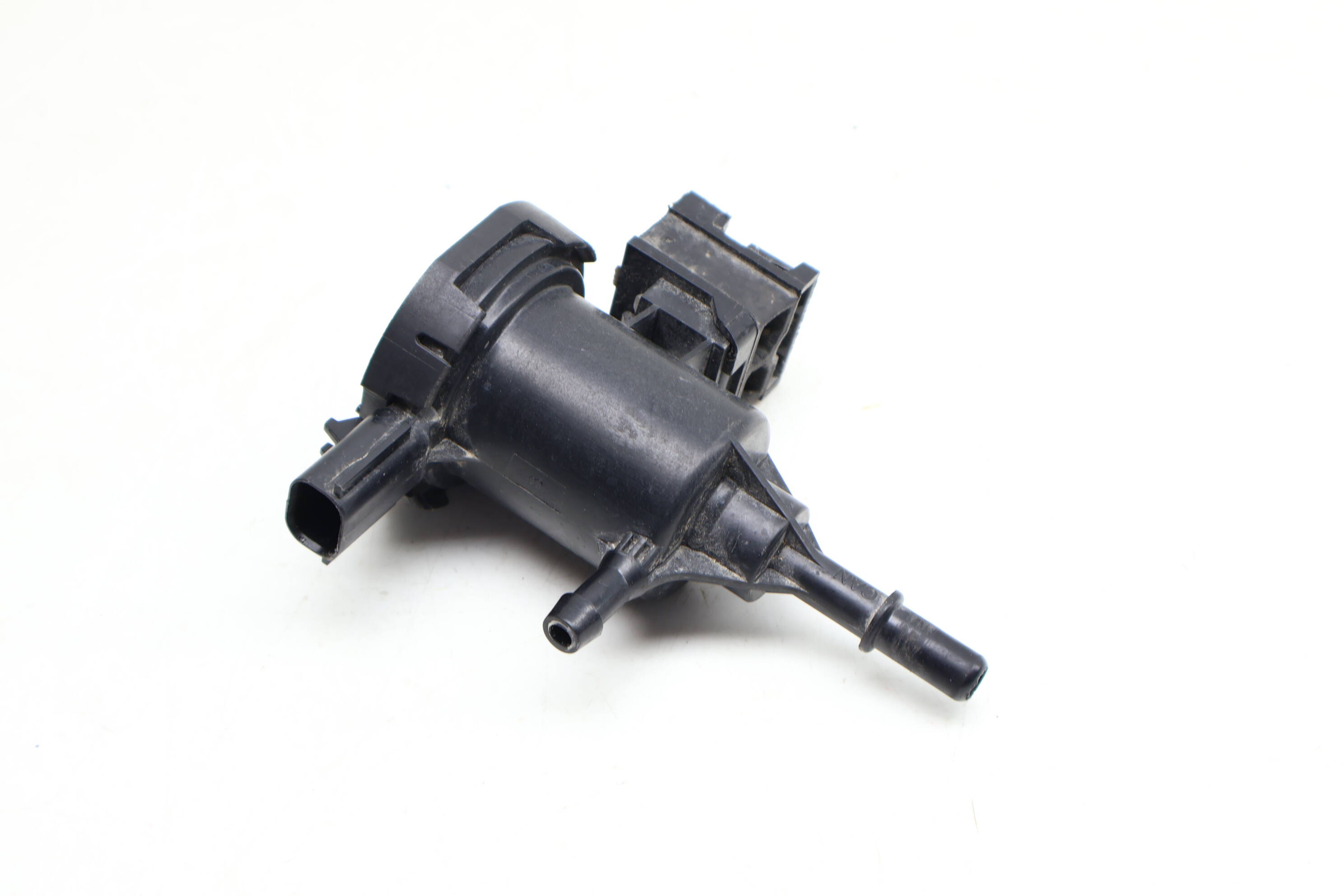 Charcoal Fuel Vapor Canister Valve 0004760600