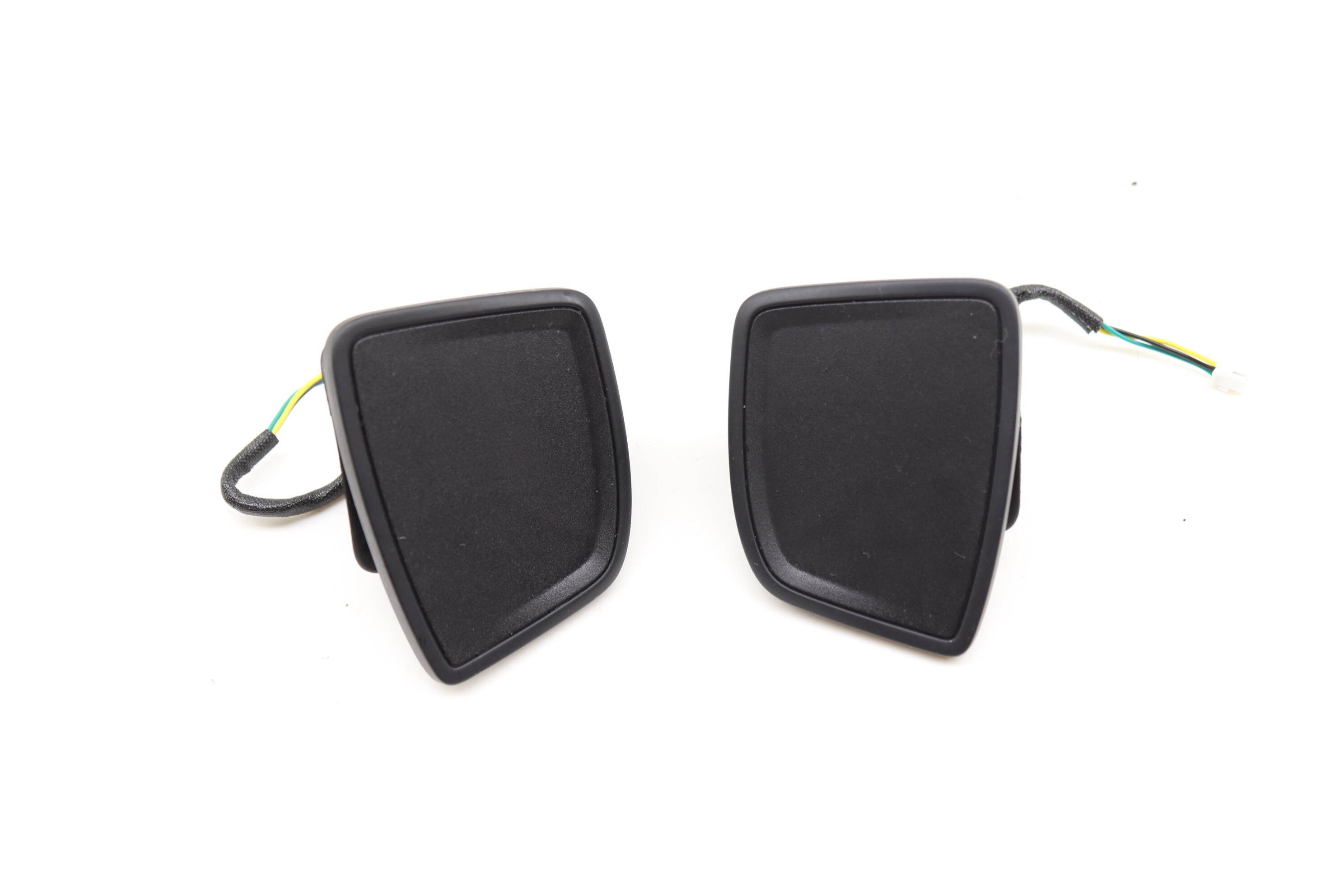 Steering Wheel Tiptronic Shift Paddle / Button Set 82A951523J