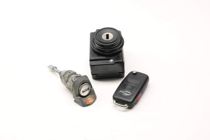 Ignition Lock Switch / Cylinder Set W/ Key 7L6800375GK main product photo