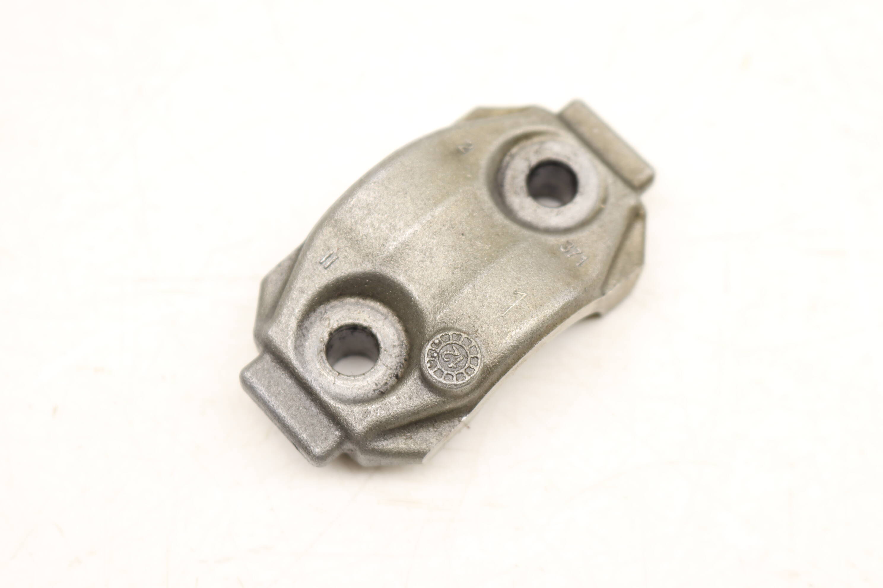 Engine&#x20;Cam&#x20;&#x2F;&#x20;Camshaft&#x20;Bearing&#x20;Cap&#x20;&#x28;1&#x29;