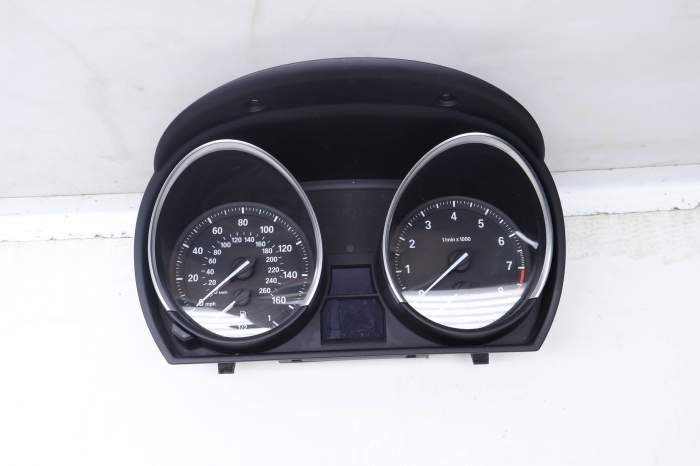 Instrument Cluster / Speedometer 62109347672 main product photo