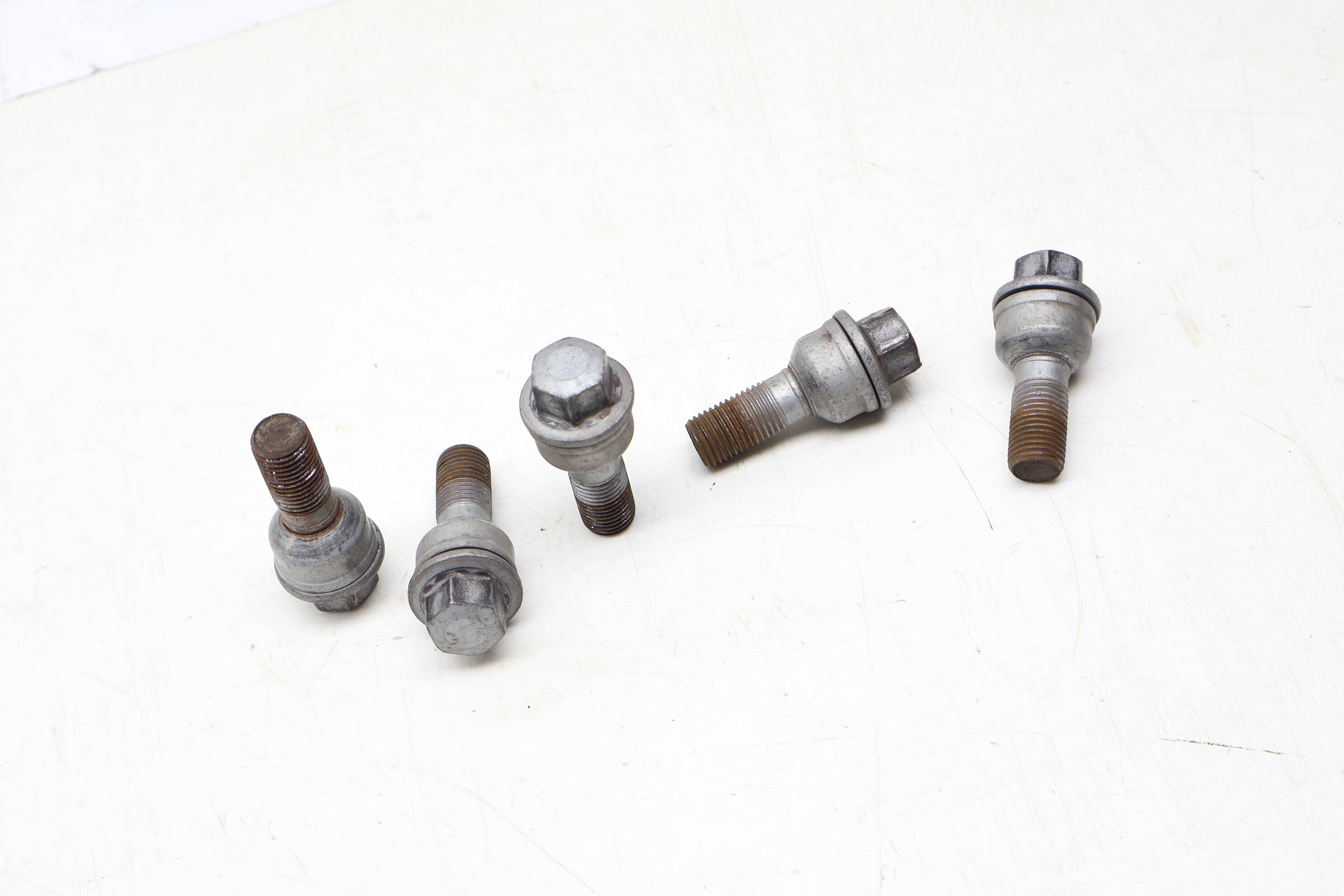 Wheel Bolt / Lug Nut Set (5) 8R0601295