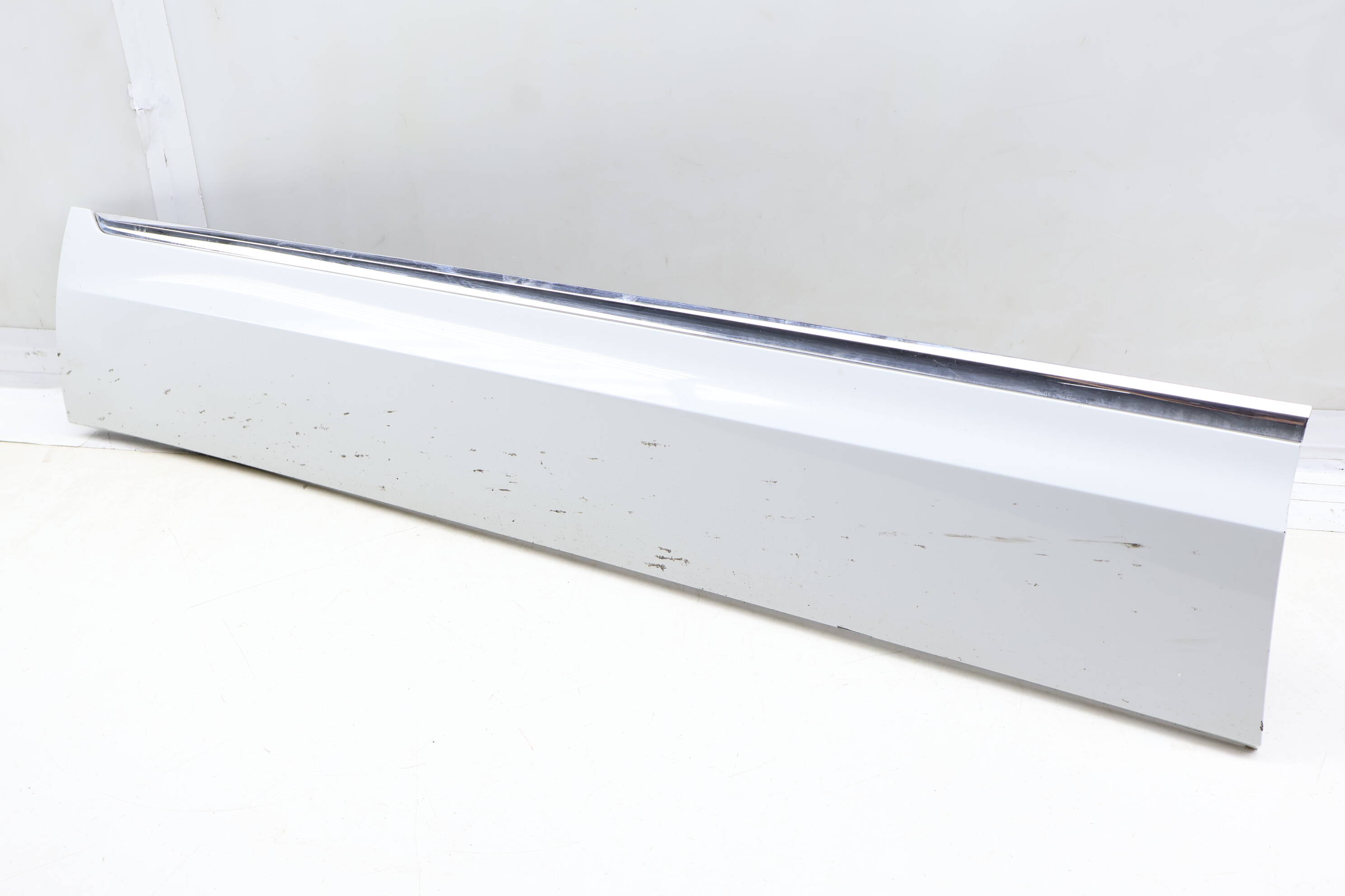 Lower Door Blade / Molding 3CN854939B