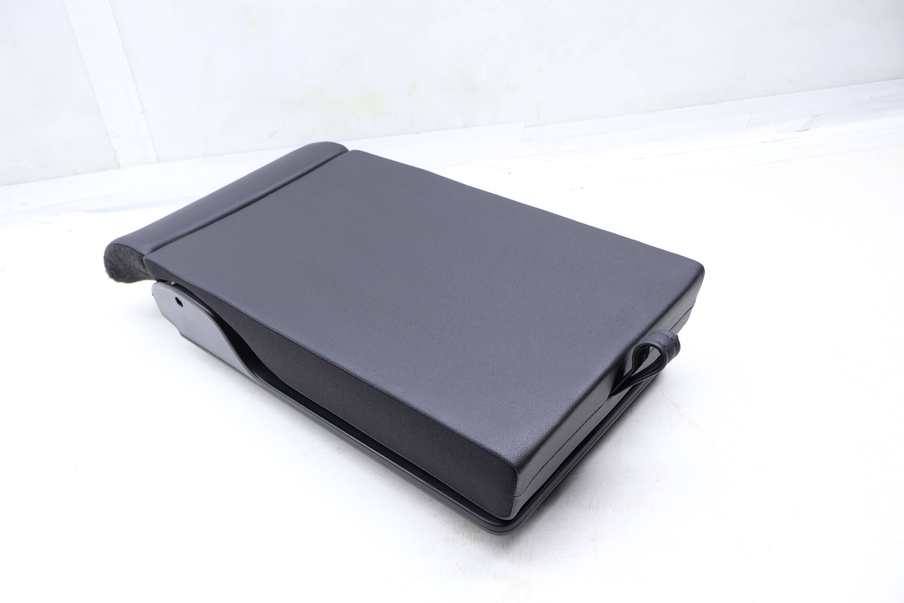 Seat Armrest / Cup Holder 5GM885081L