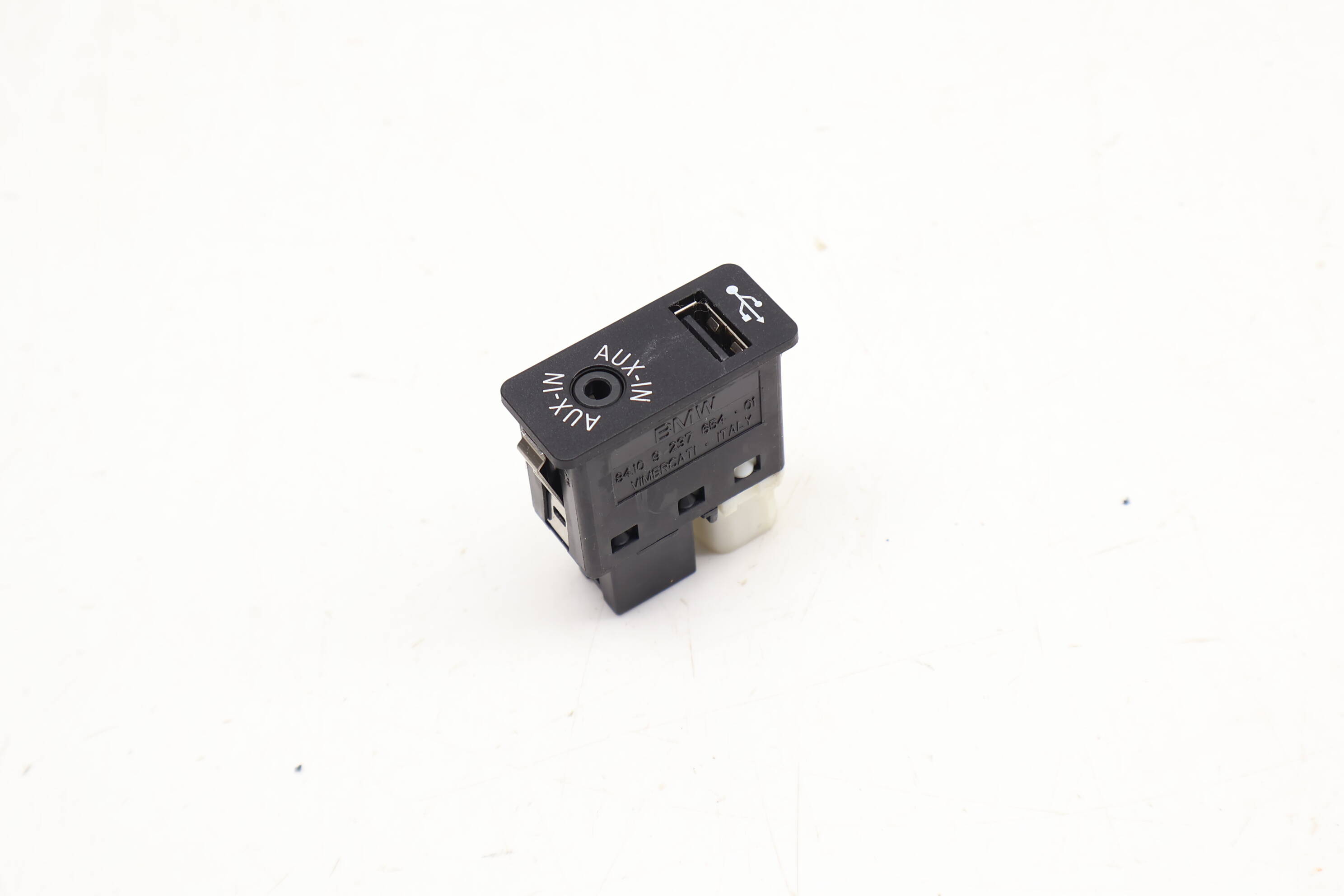Usb / Aux-In Socket 84109237654