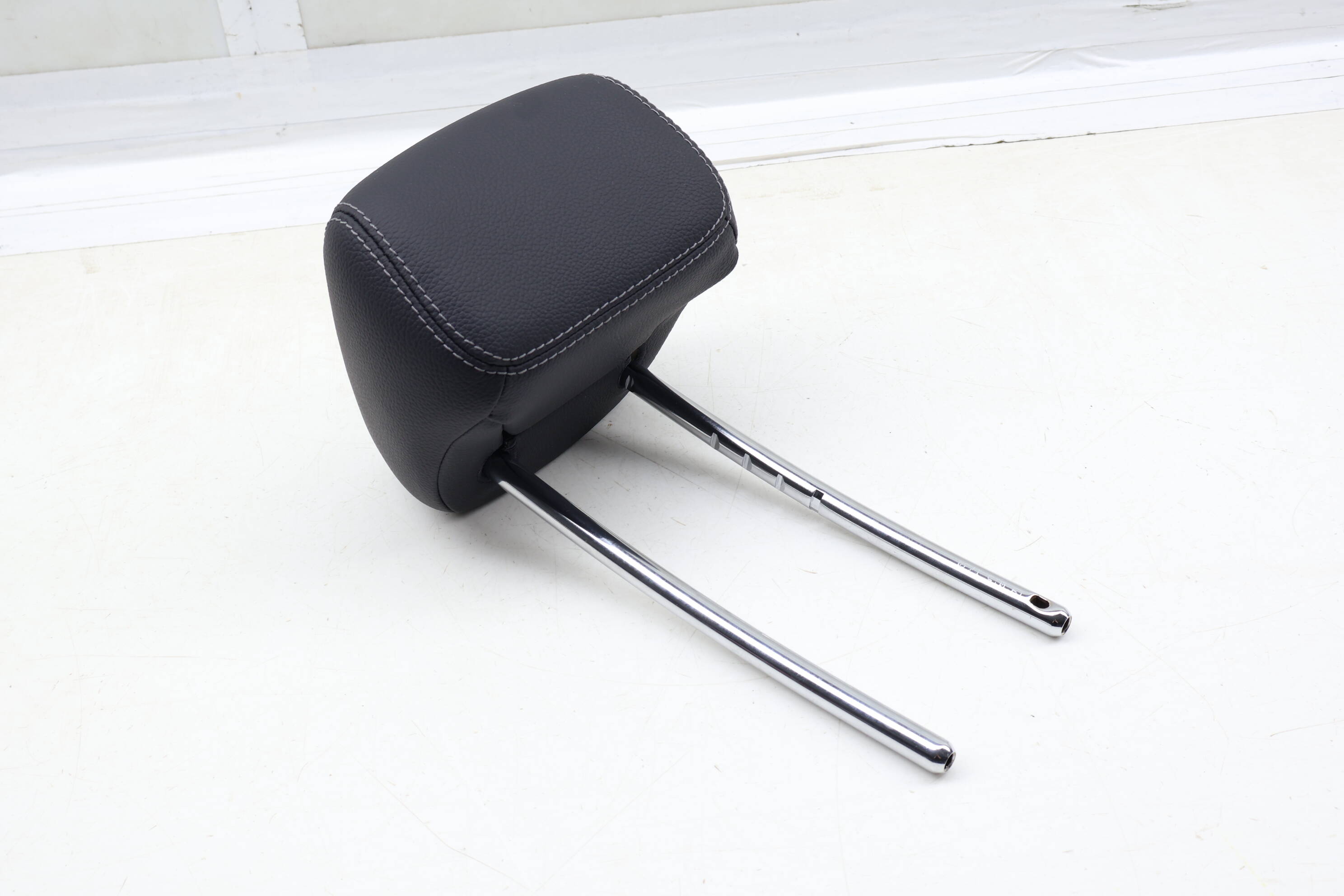 Seat Headrest / Head Rest (Center) 2539701900