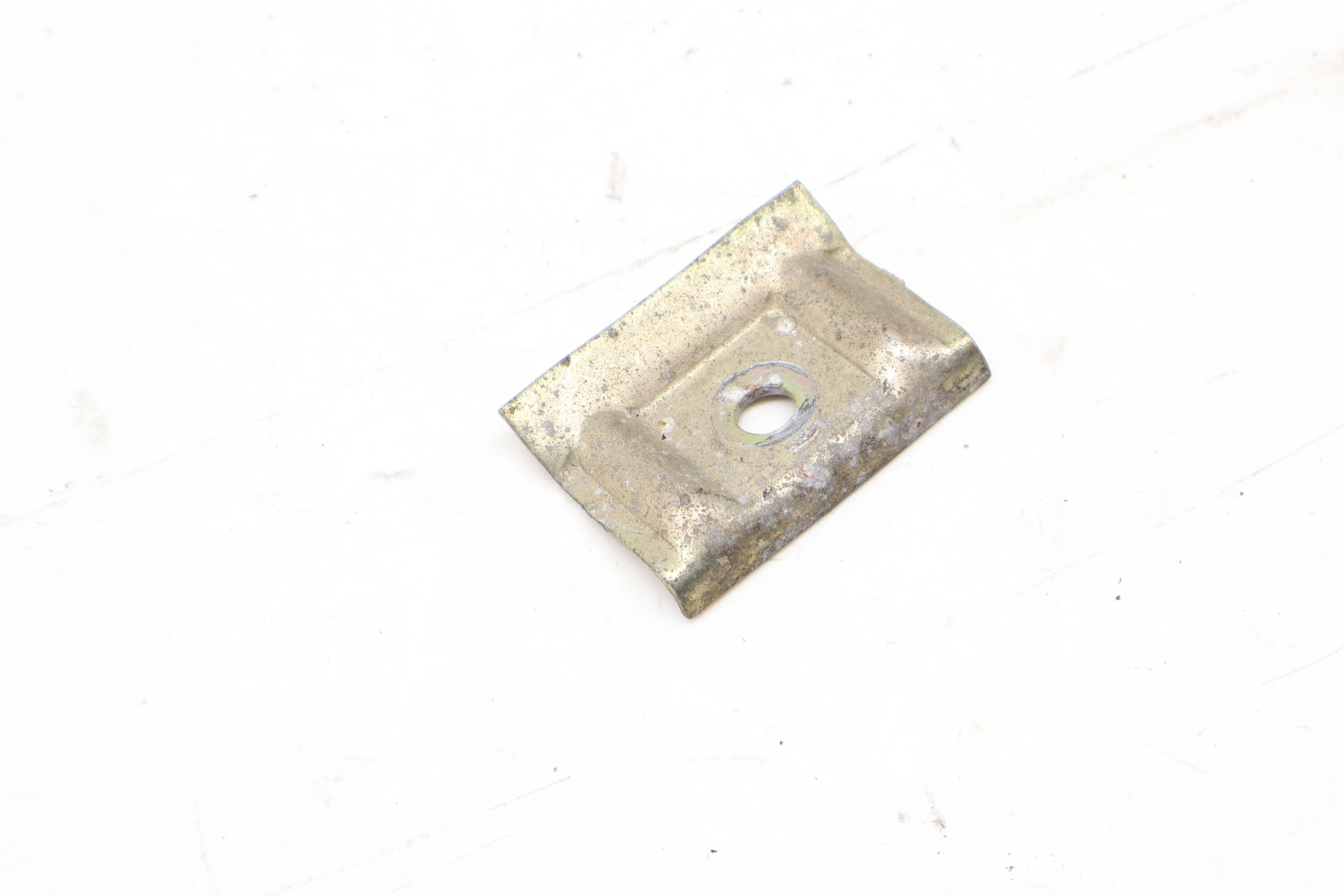 Battery&#x20;Holder&#x20;Clamp&#x20;&#x2F;&#x20;Bracket&#x20;99661120900