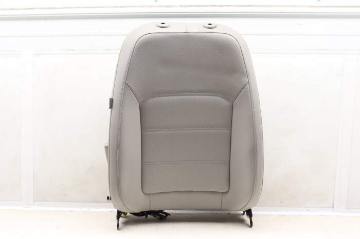 Upper Seat Backrest Cushion Assembly 561881806K main product photo