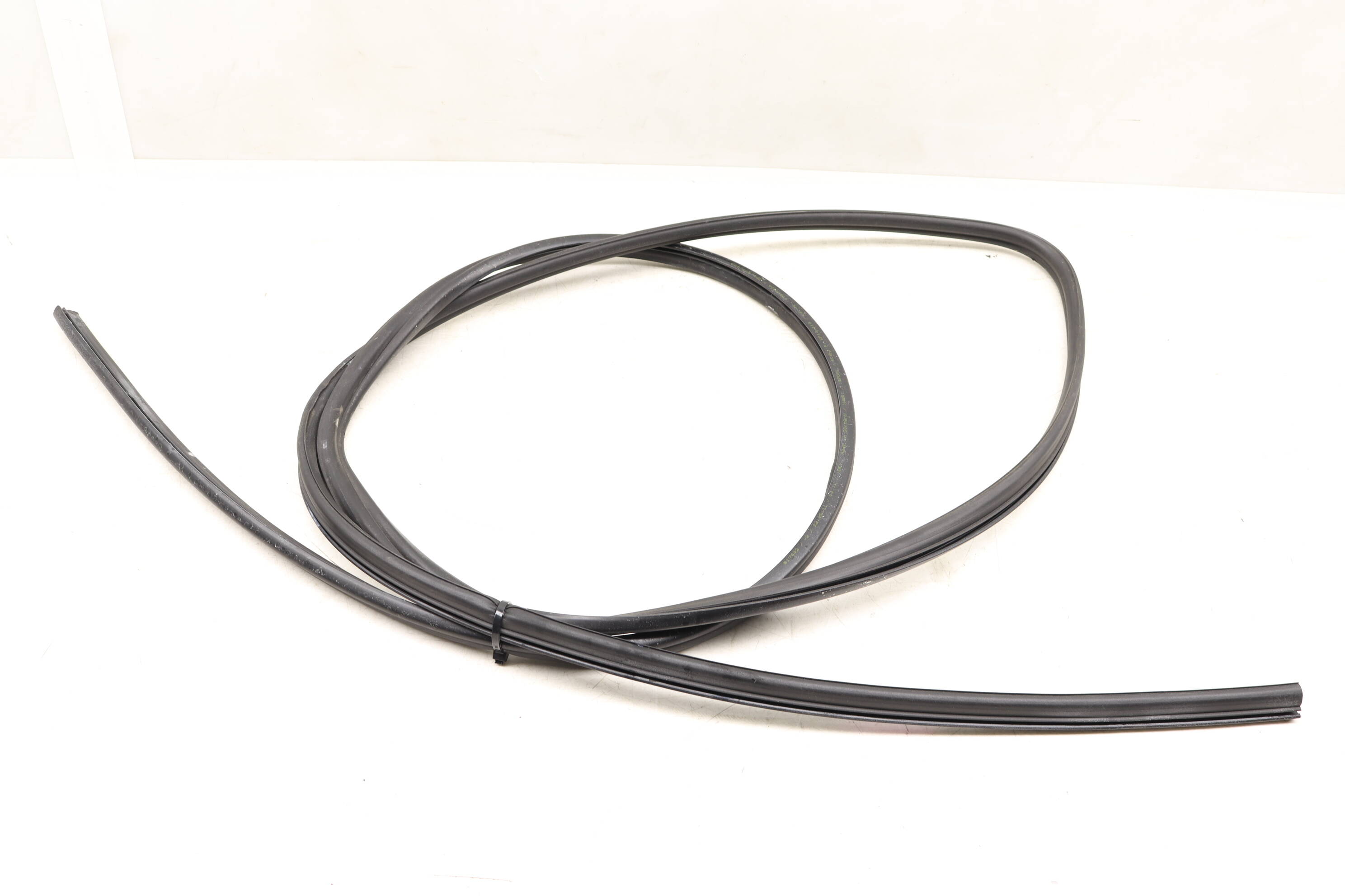 Sun Roof Seal / Weather Stripping (Inner) 7P0877439 95856243900