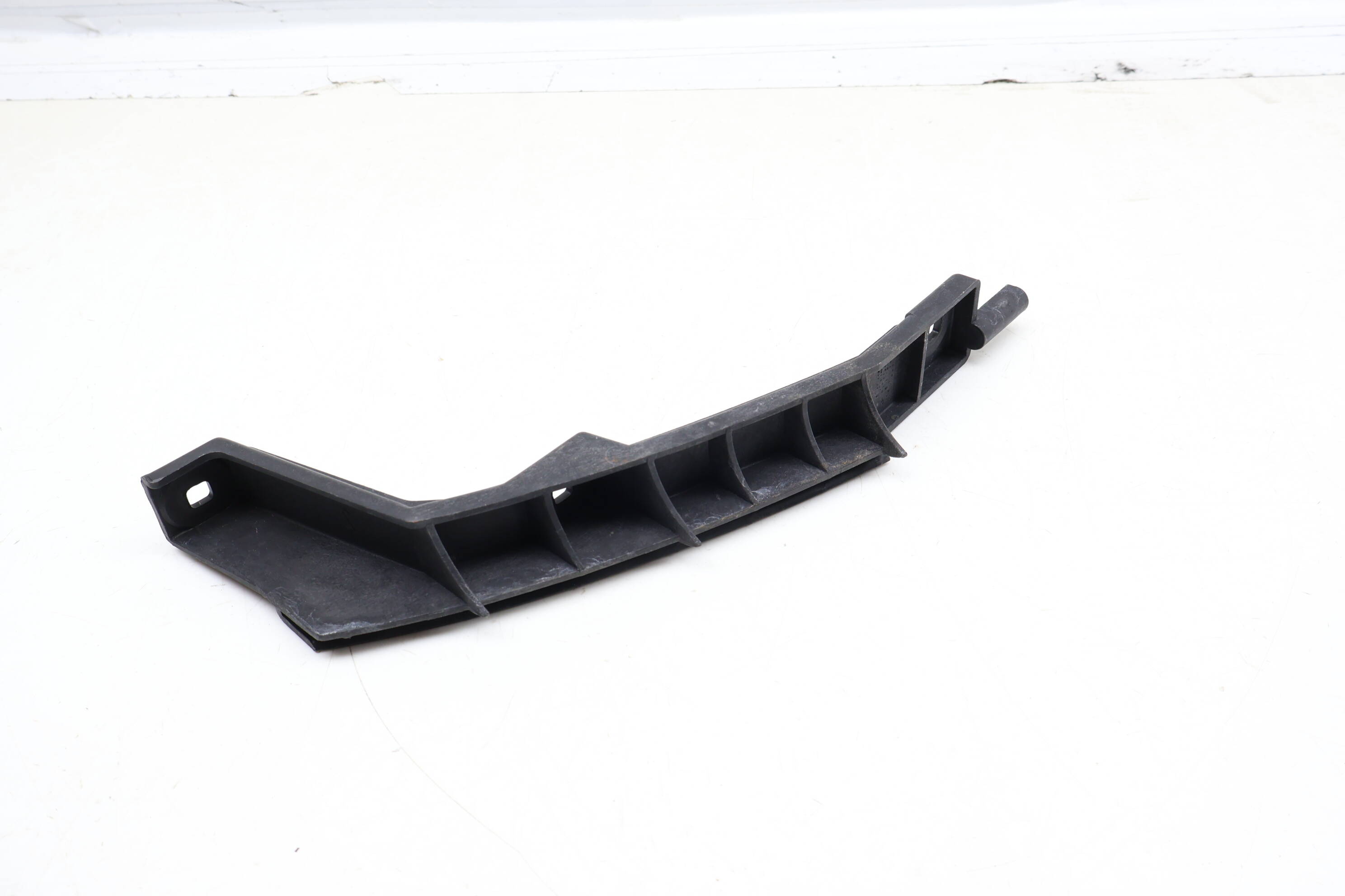 Bumper Guide / Bracket 8N0807454