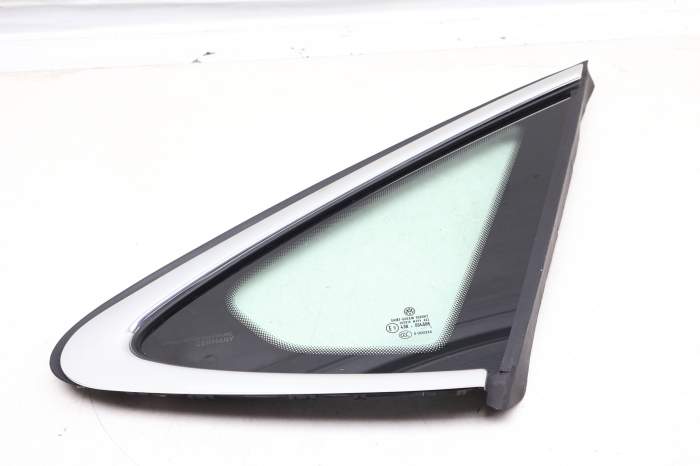 Side Quarter Window / Glass 561845298R main product photo