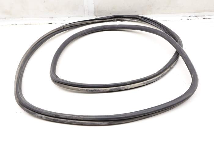 Trunk Hatch Seal / Weather Stripping 7L5845521 main product photo