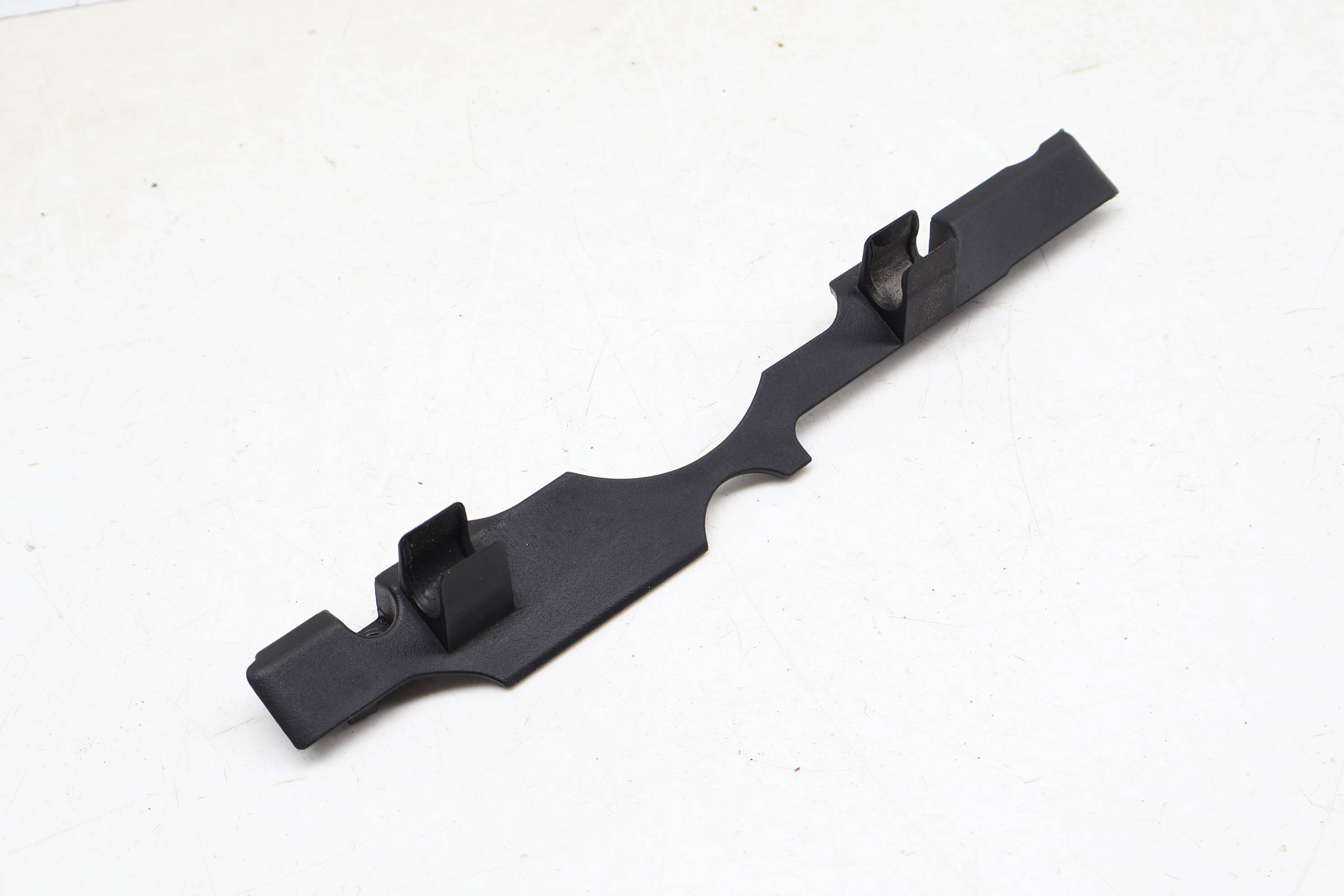 Engine Cylinder Head Cover / Trim 06E103935E