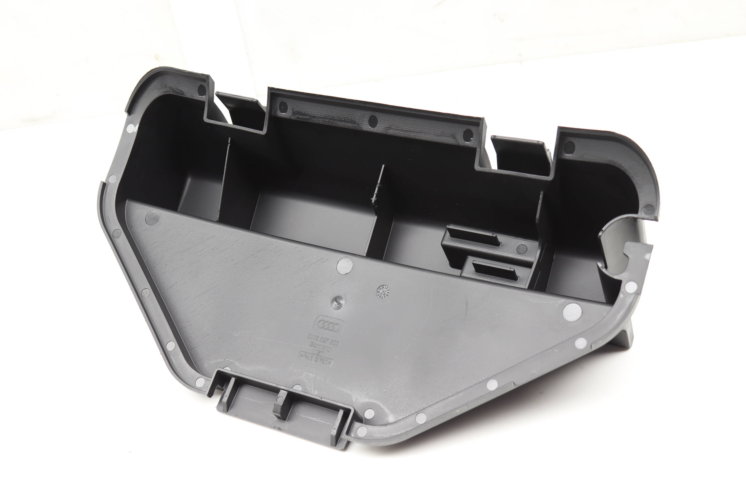 Anit-Theft Trunk Lid Cover 8W5827569