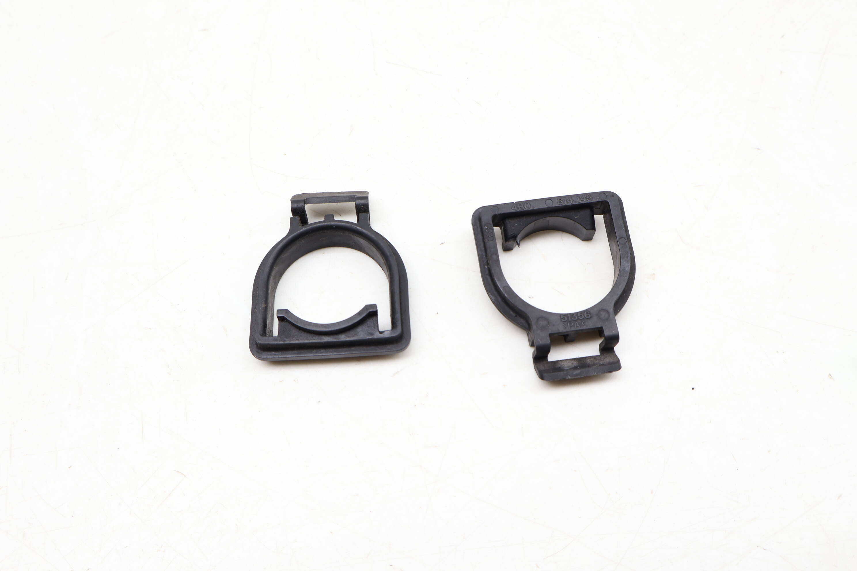 Vacuum Pump Clip / Tie Down Set 4B0614145